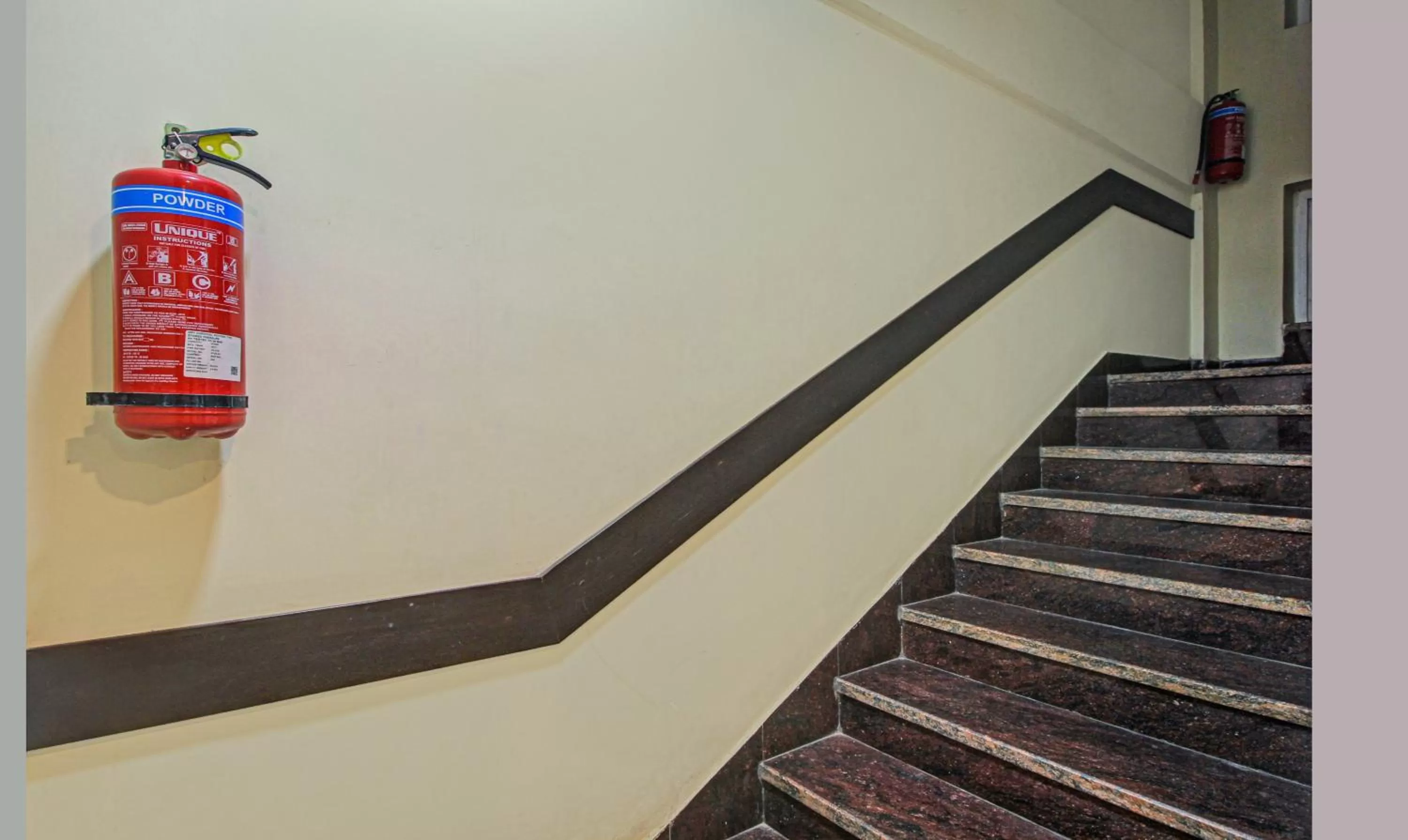 Lobby or reception in Itsy Hotels Reotel Near Rabindra Sarobar