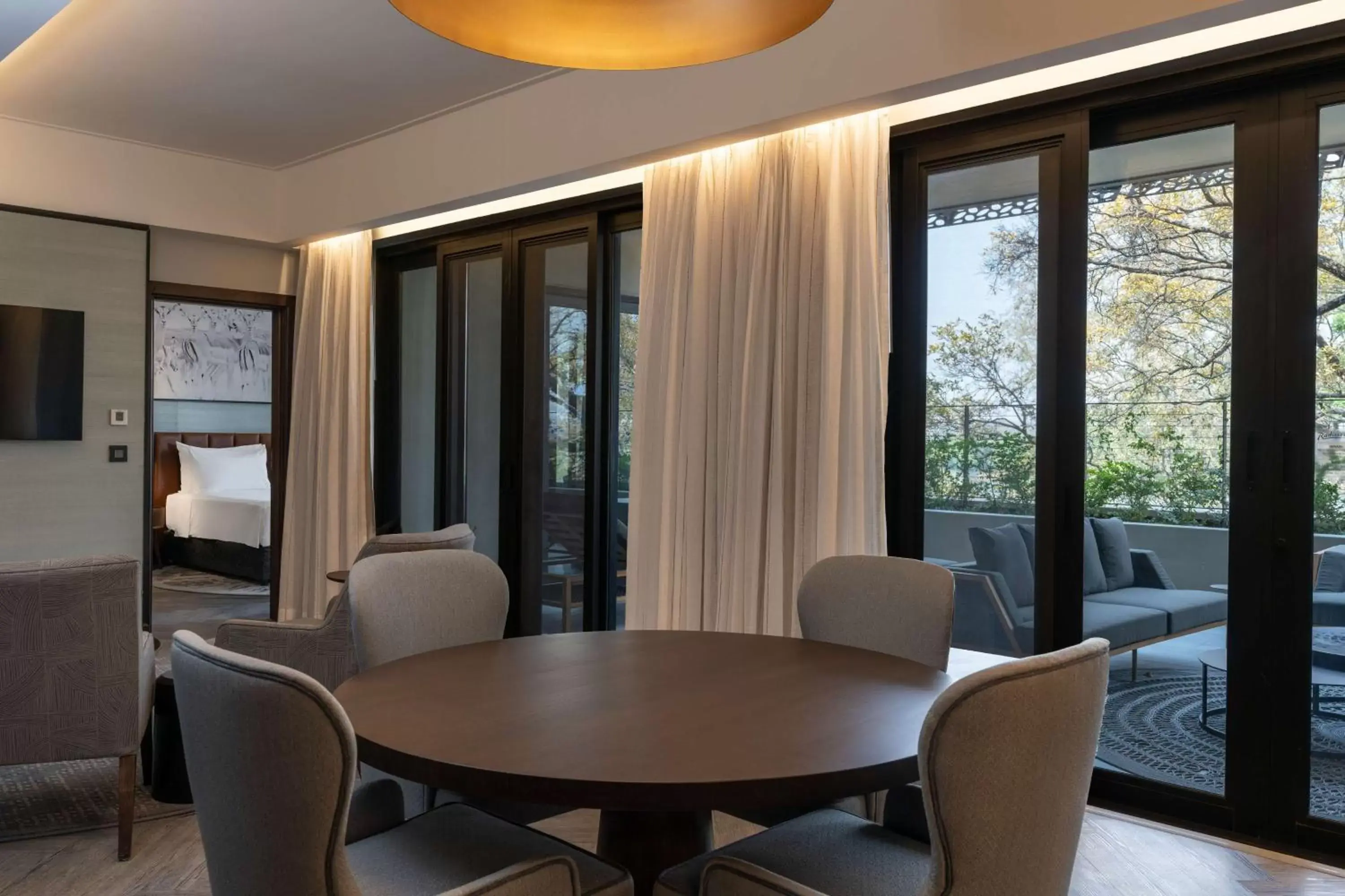 Photo of the whole room, Dining Area in Radisson Blu Mosi-oa-Tunya Livingstone Resort