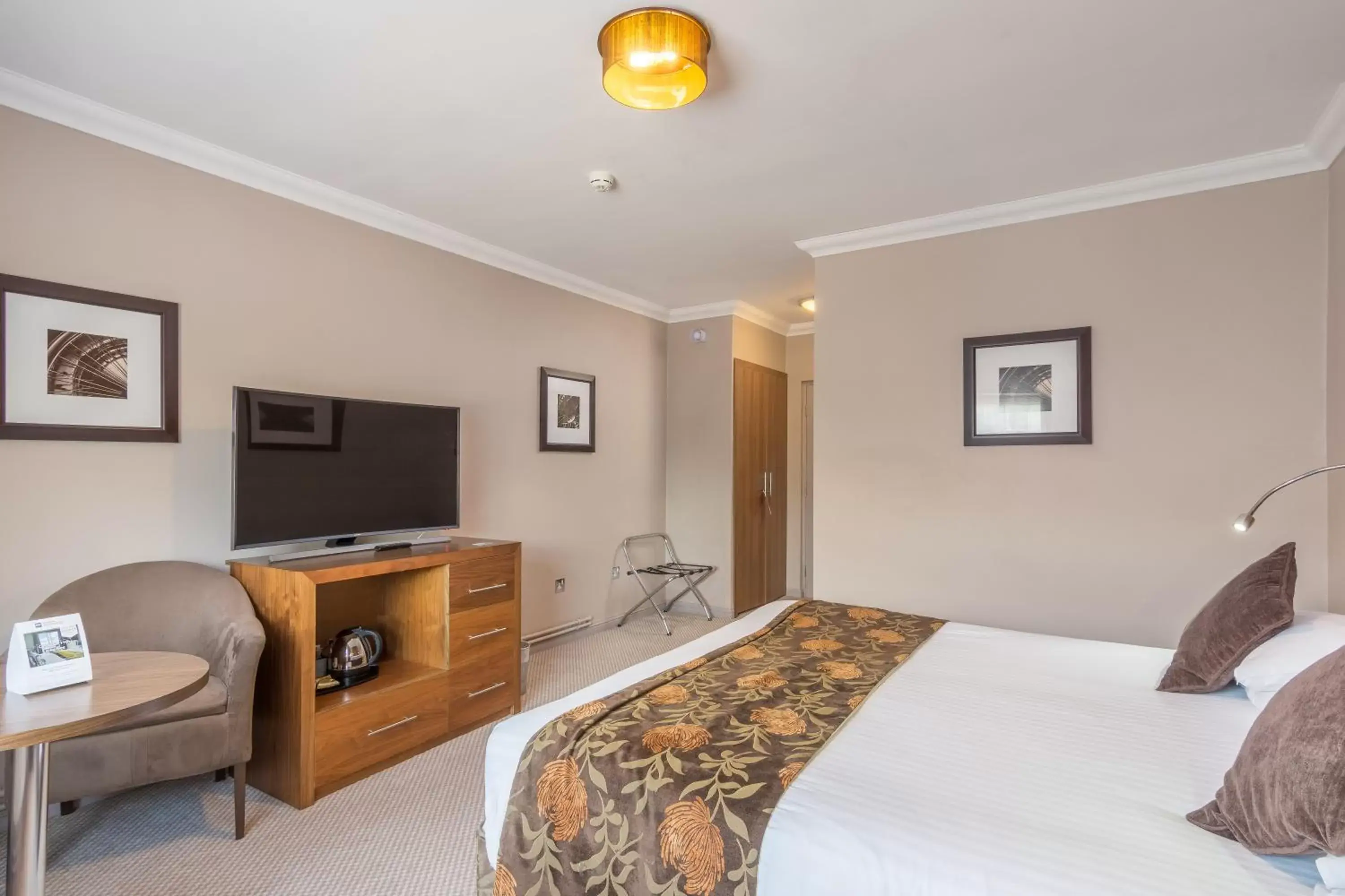 Bedroom, Bed in Best Western Rockingham Forest Hotel