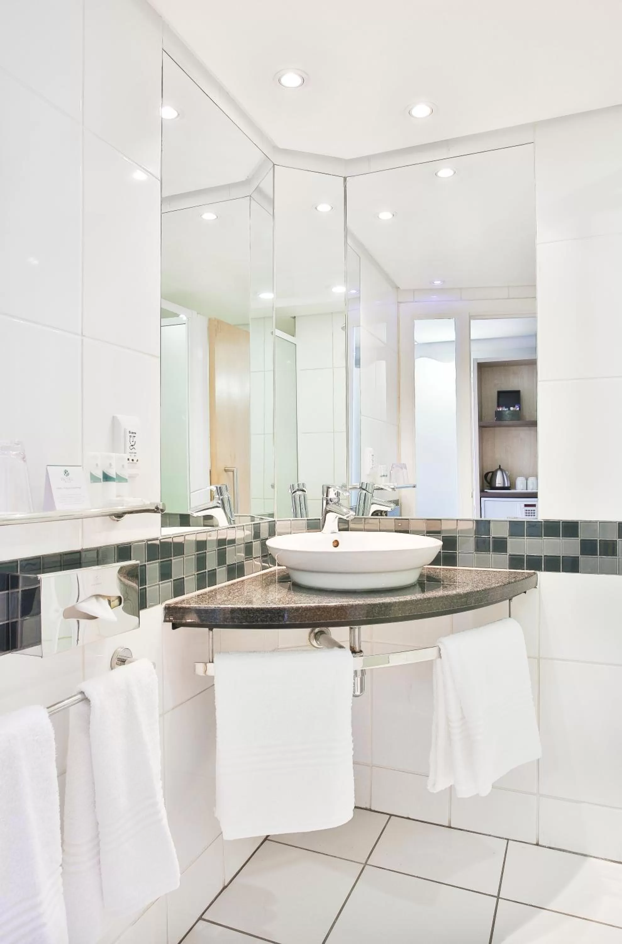 Bathroom in RH Hotel & Apartments - Pretoria