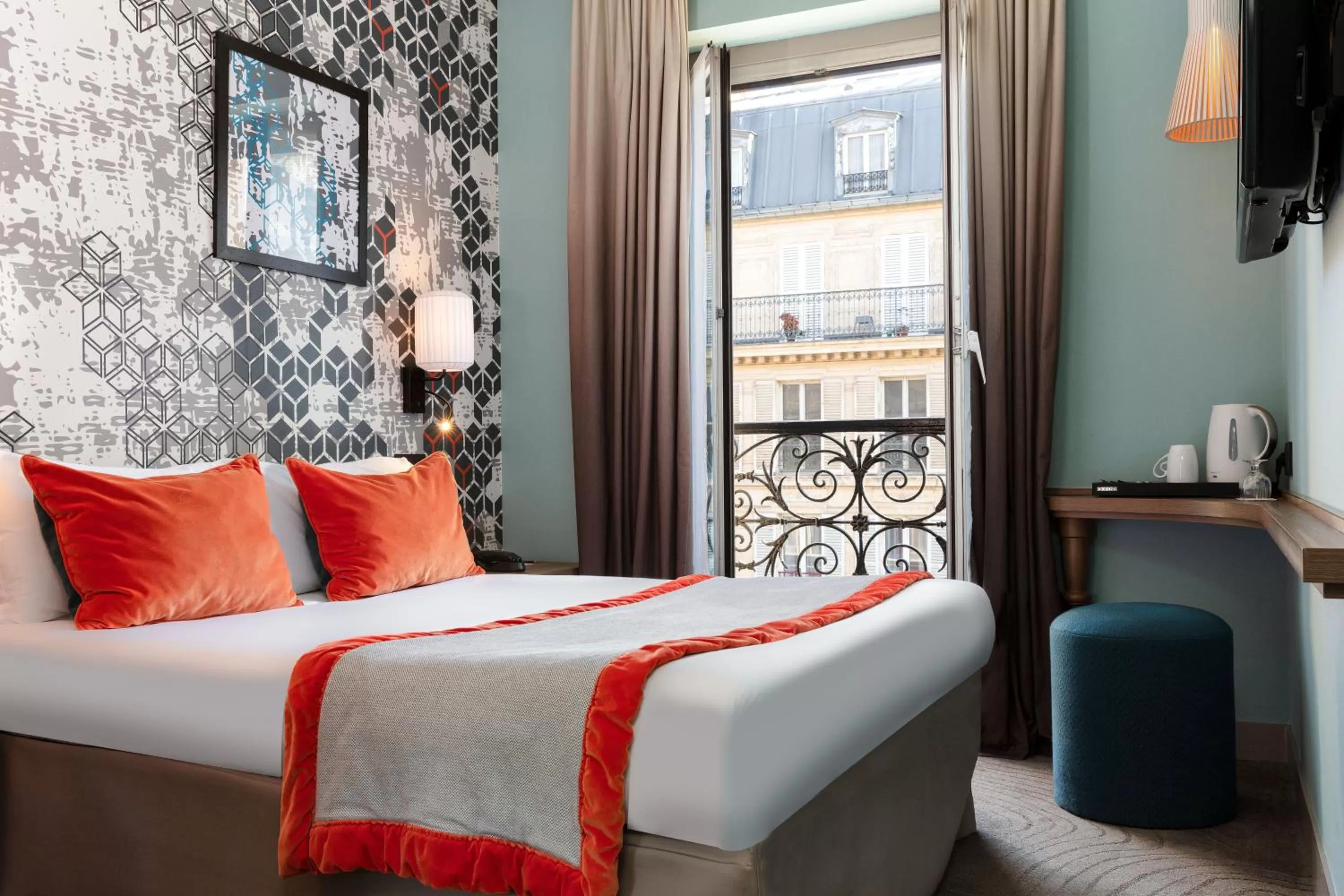 Bedroom, Bed in Hotel des Nations Saint Germain