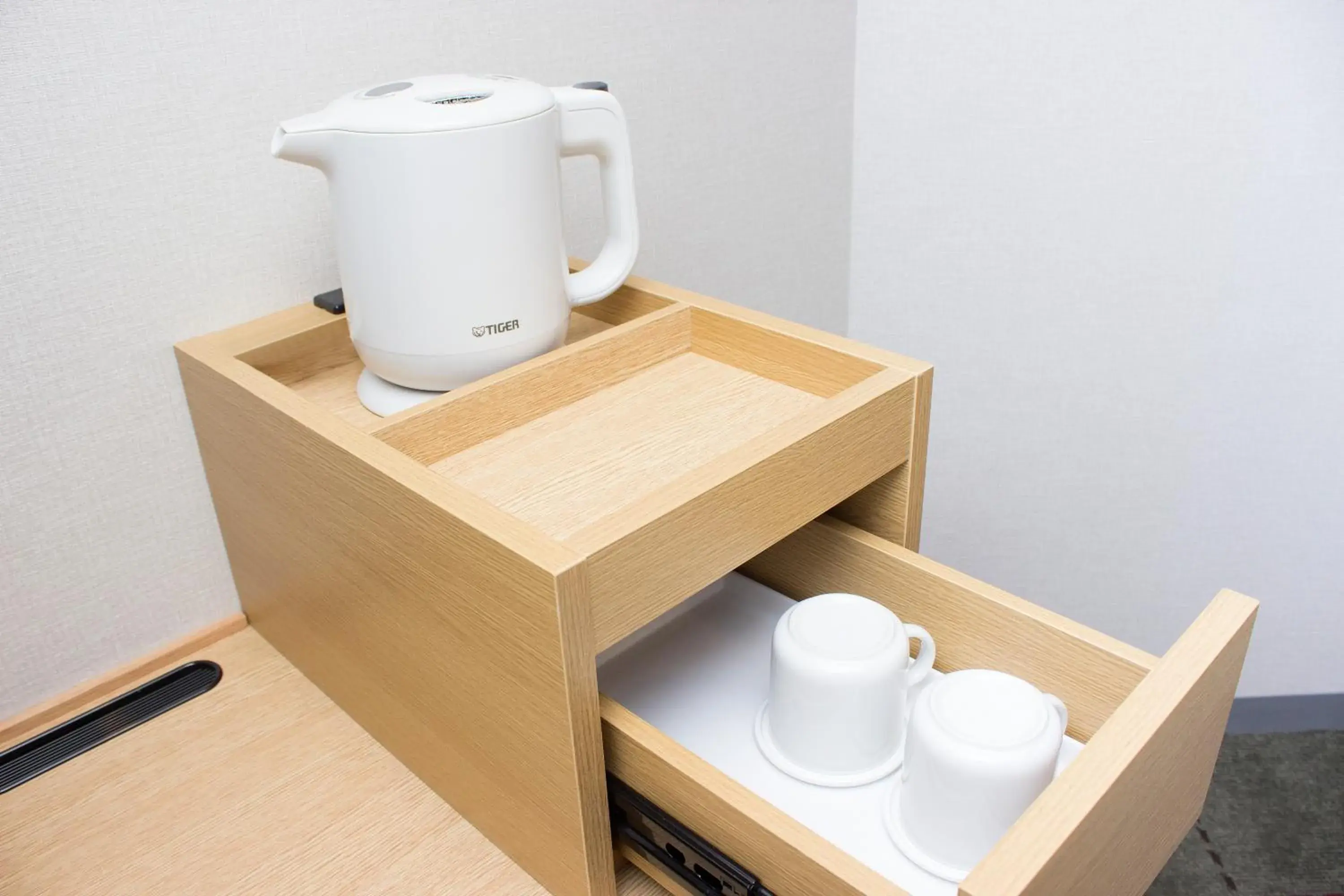 Photo of the whole room, Coffee/Tea Facilities in Hearton Hotel Kyoto