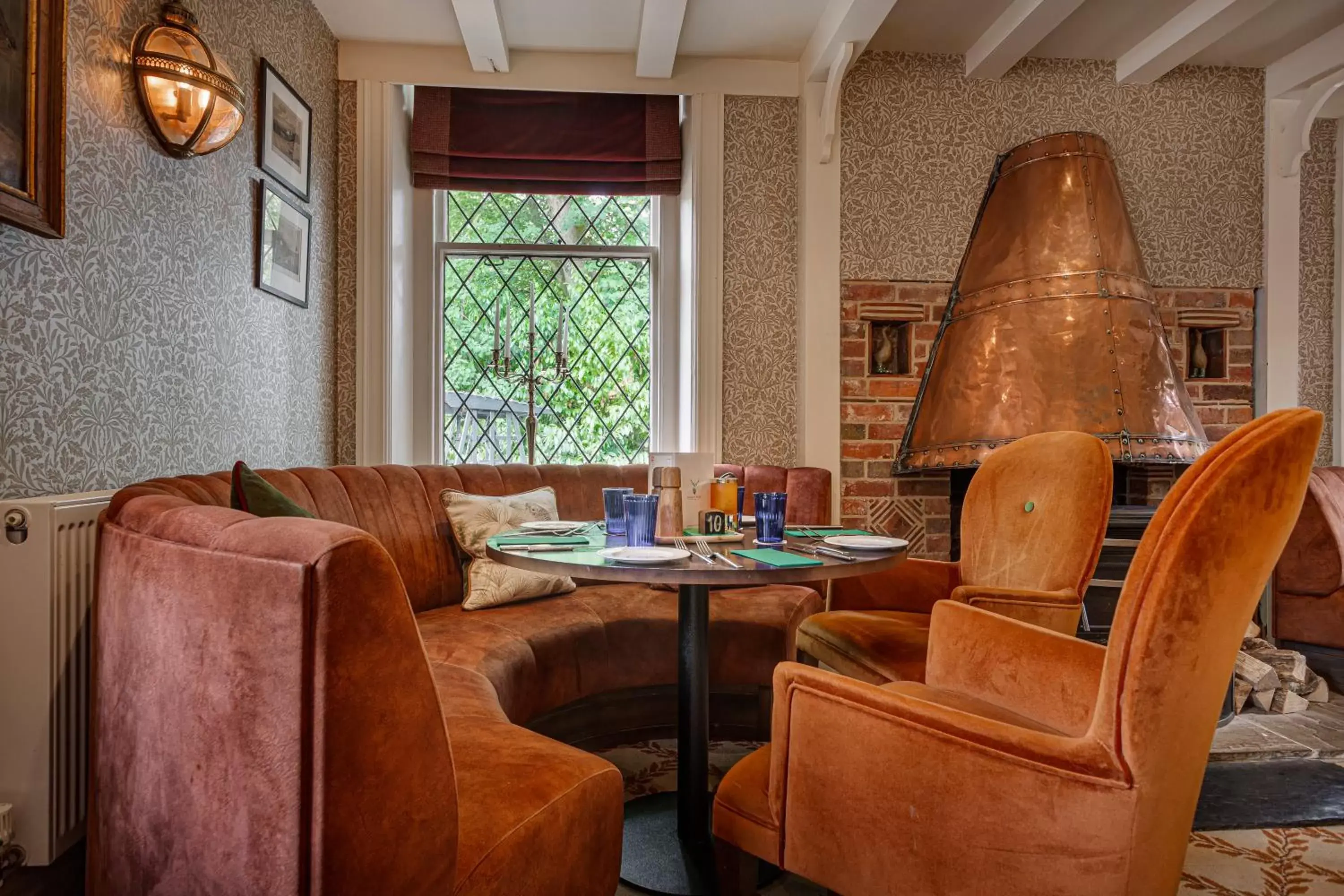 Lounge or bar, Seating Area in Forest Park Country Hotel & Inn, Brockenhurst, New Forest, Hampshire