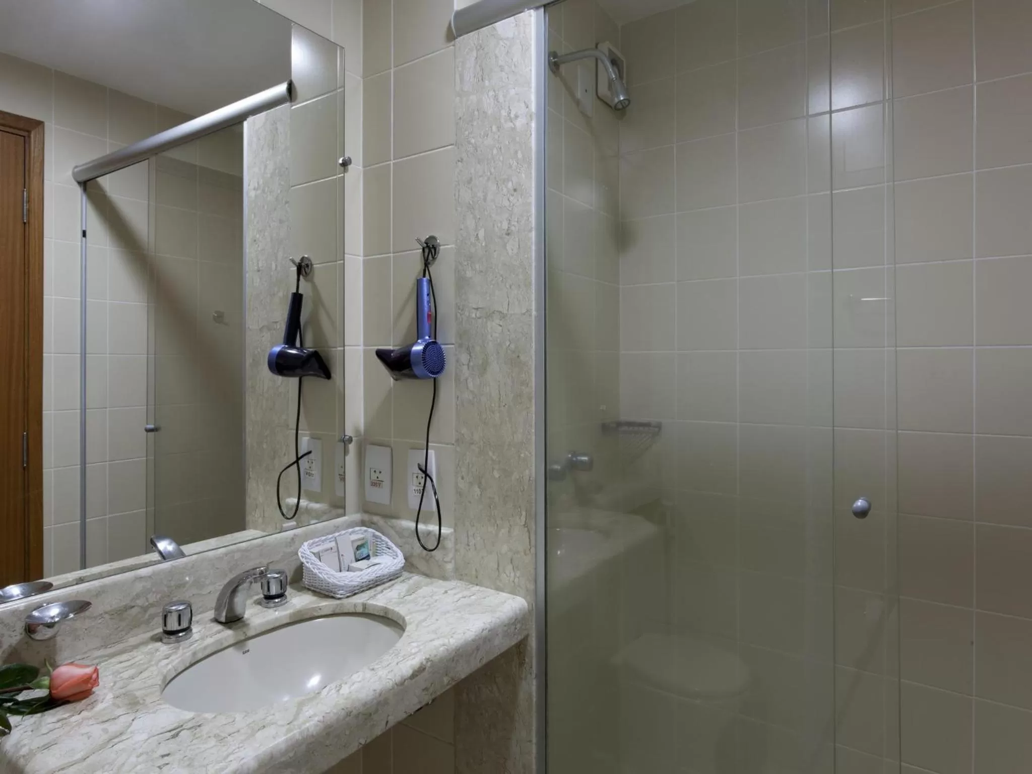 Bathroom in Red Roof Inn Jundiaí