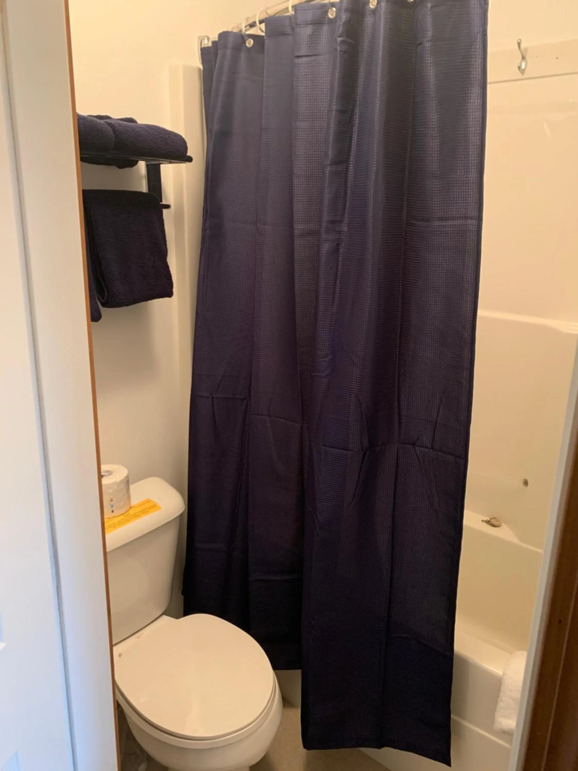 Bathroom in Peaks Lodge