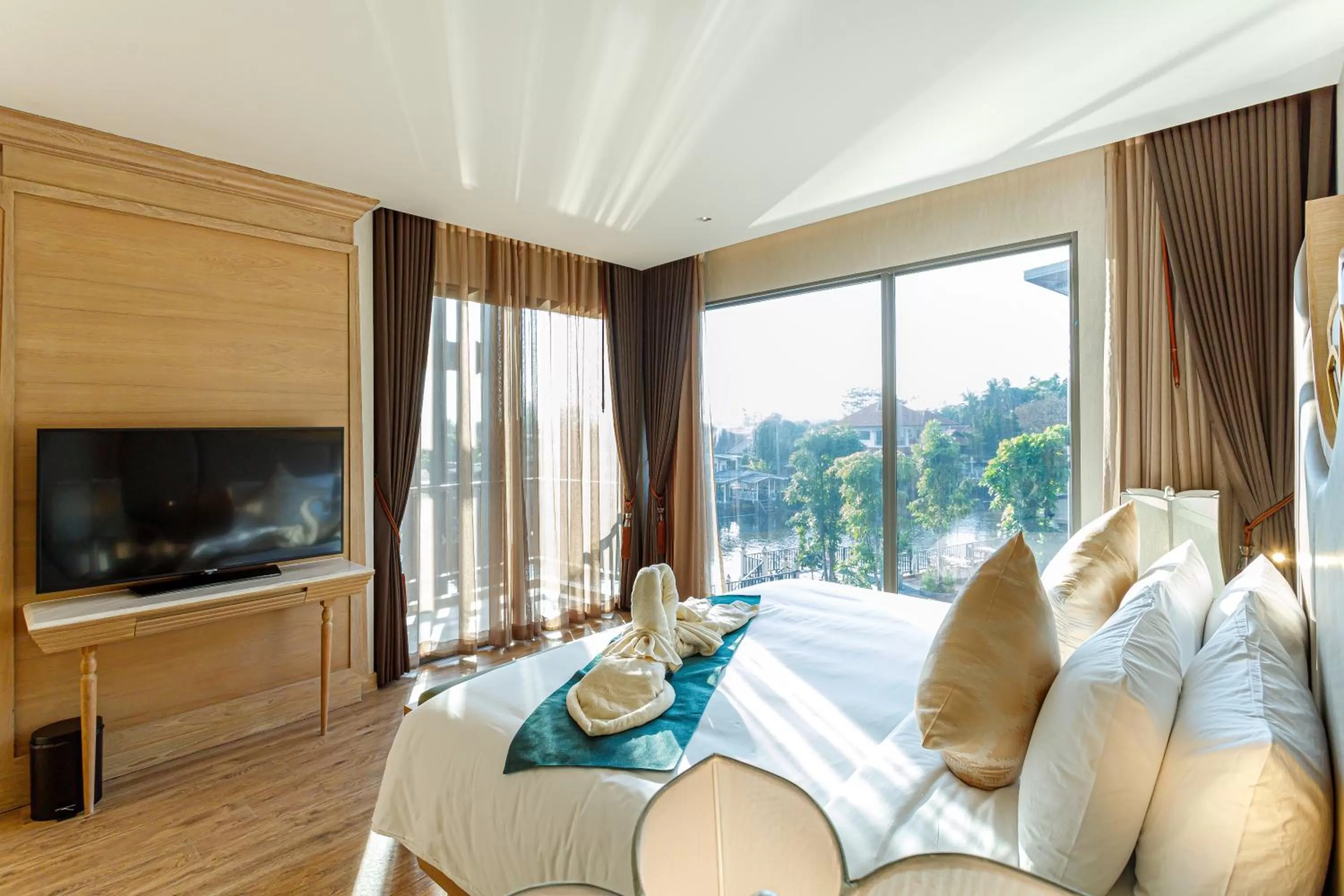 Living room, Bed in W1Bangkoknoi Hotel