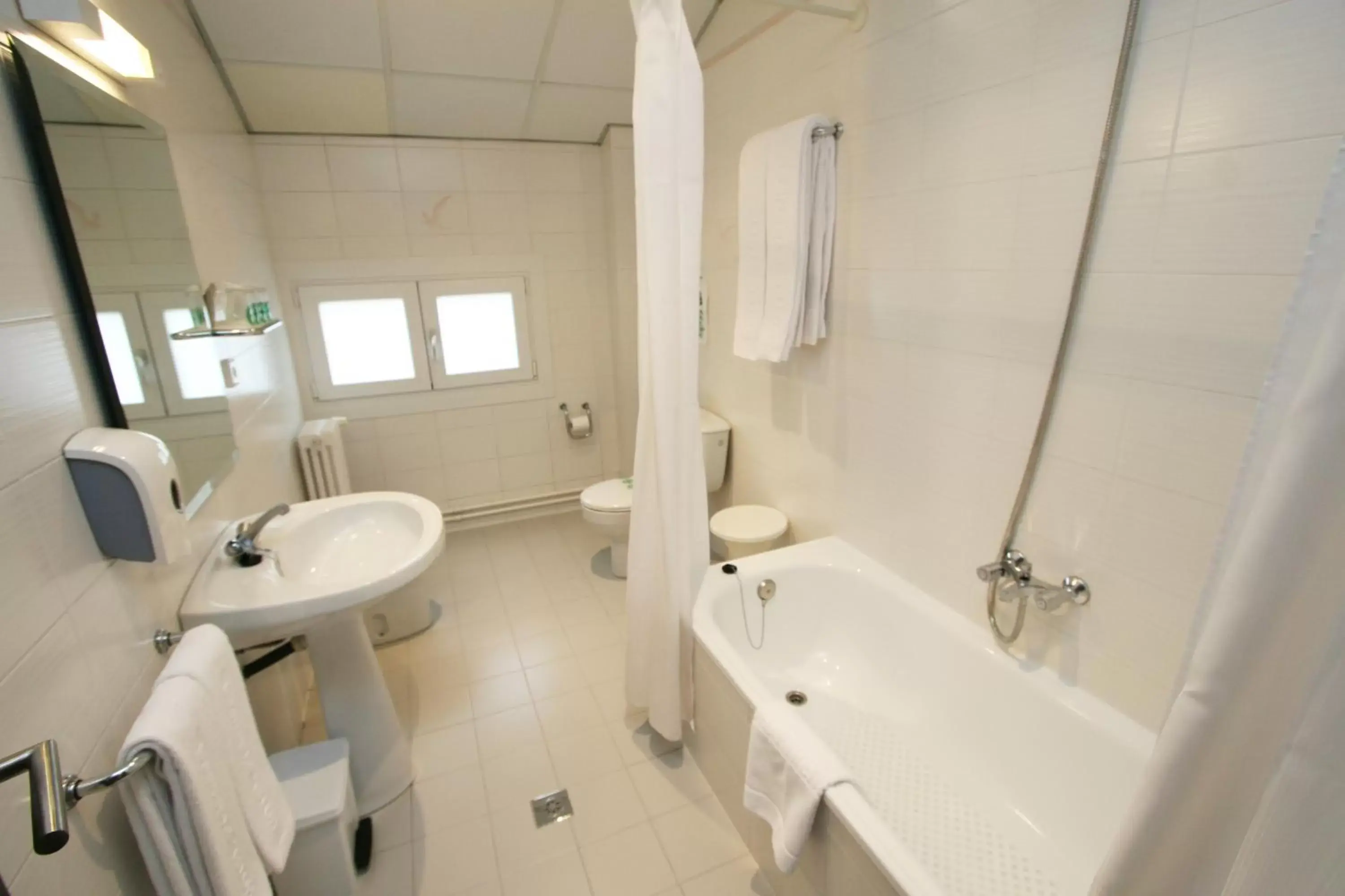 Bathroom in Hotel Pyrénées