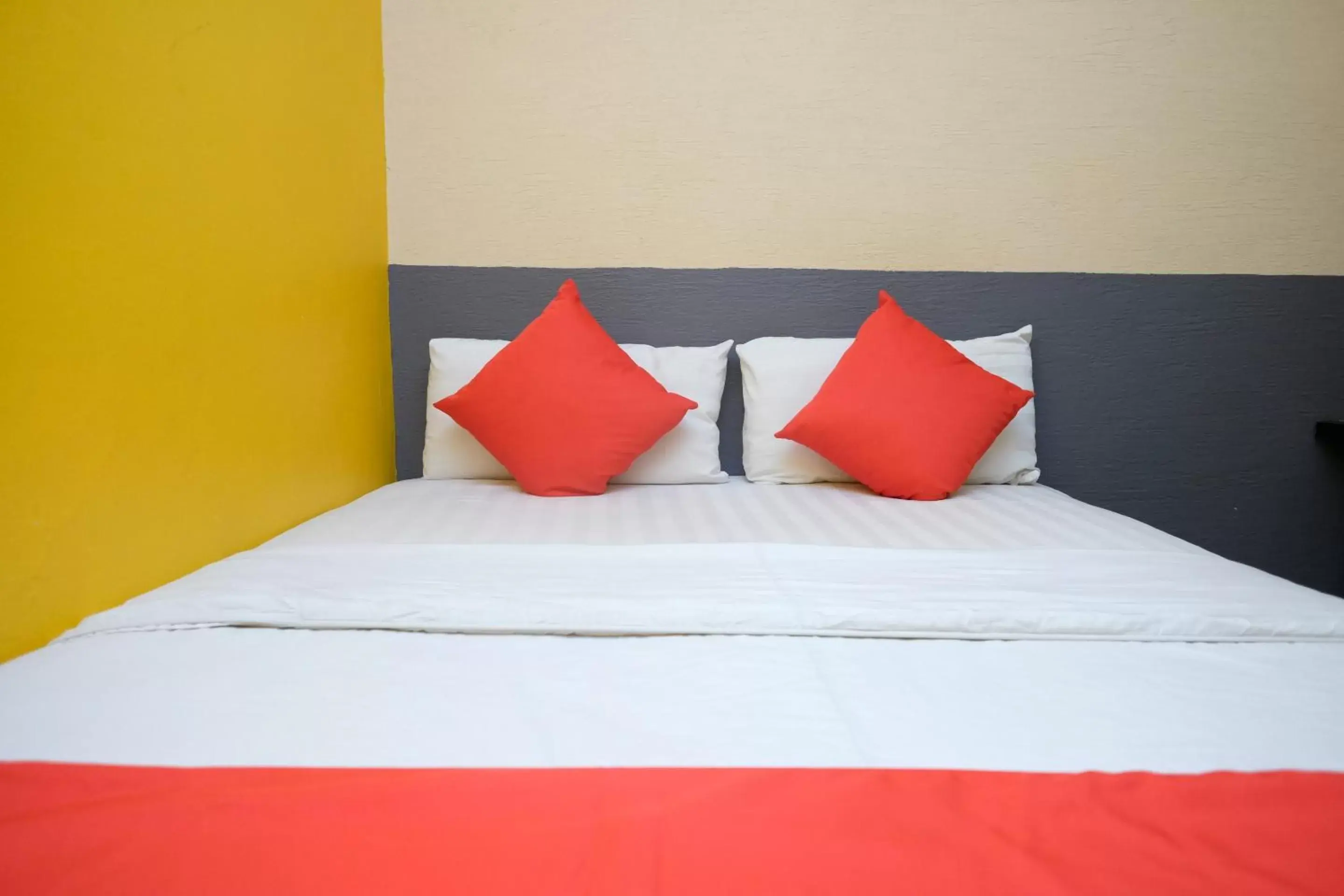 Bed in Hotel De' Tees, Masai Utama