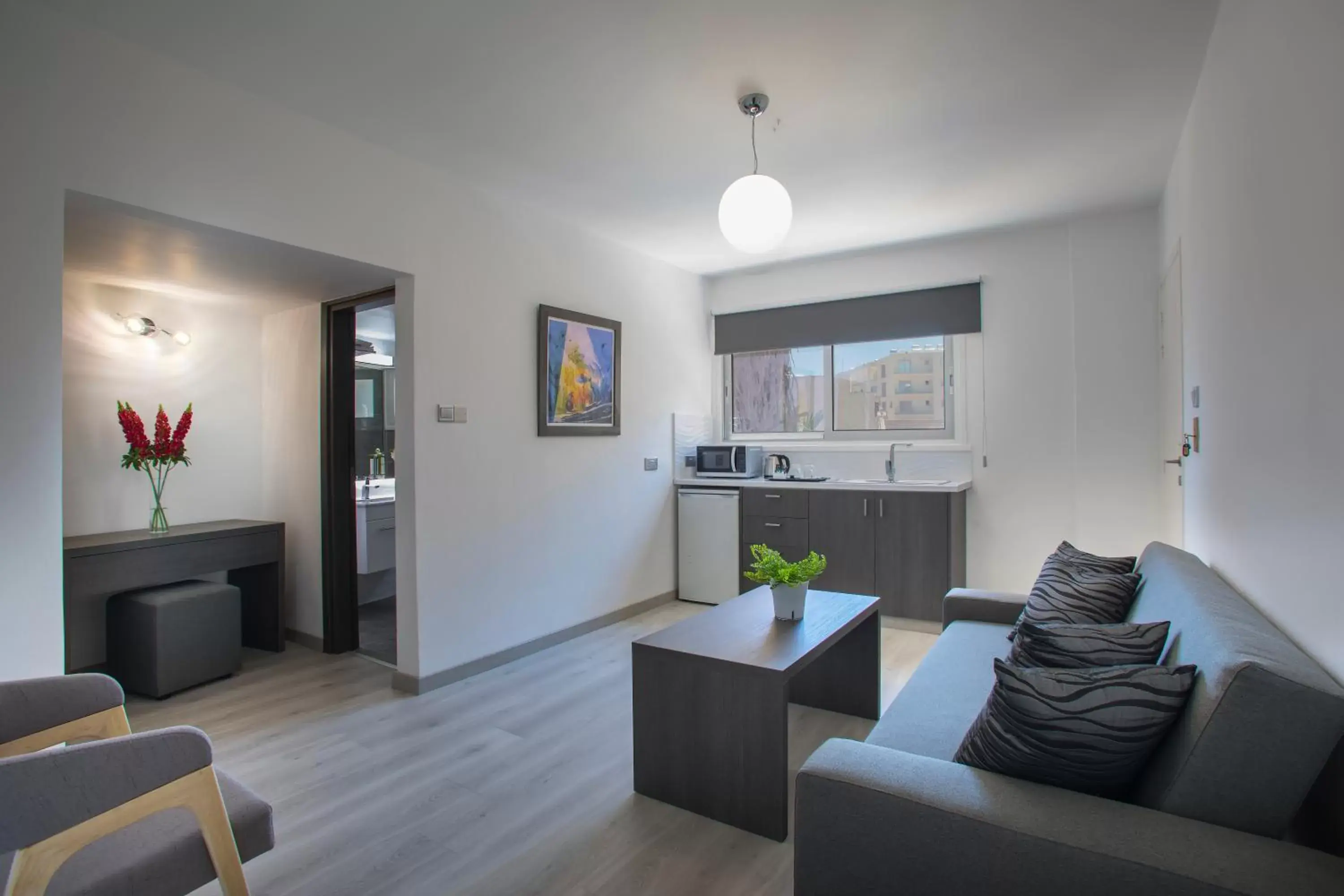 Coffee/tea facilities, Seating Area in Blazer Residence