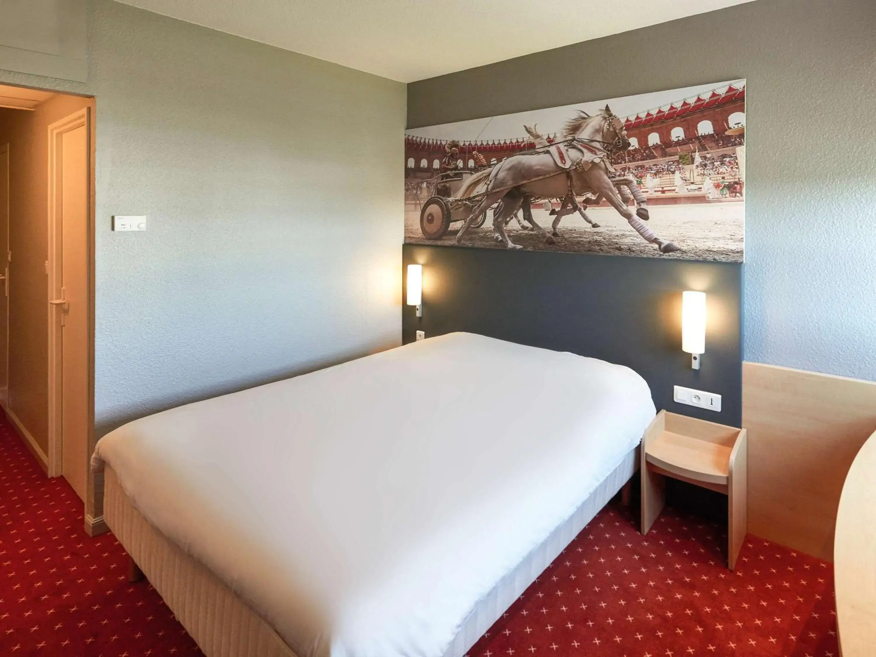 Photo of the whole room, Bed in ibis Cholet