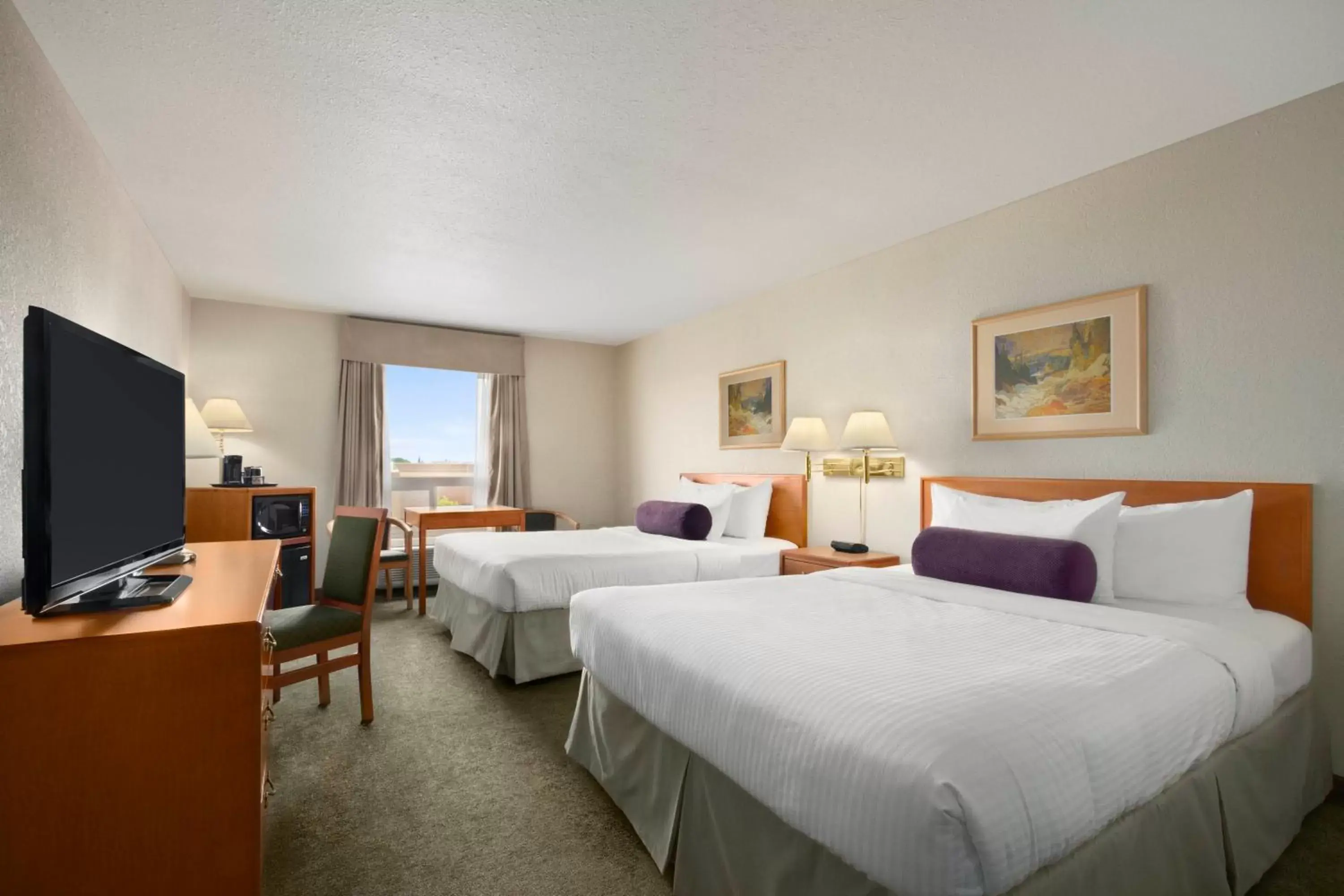 Summer, Bed in Days Inn by Wyndham Red Deer Summer, Bed in Days Inn by Wyndham Red Deer