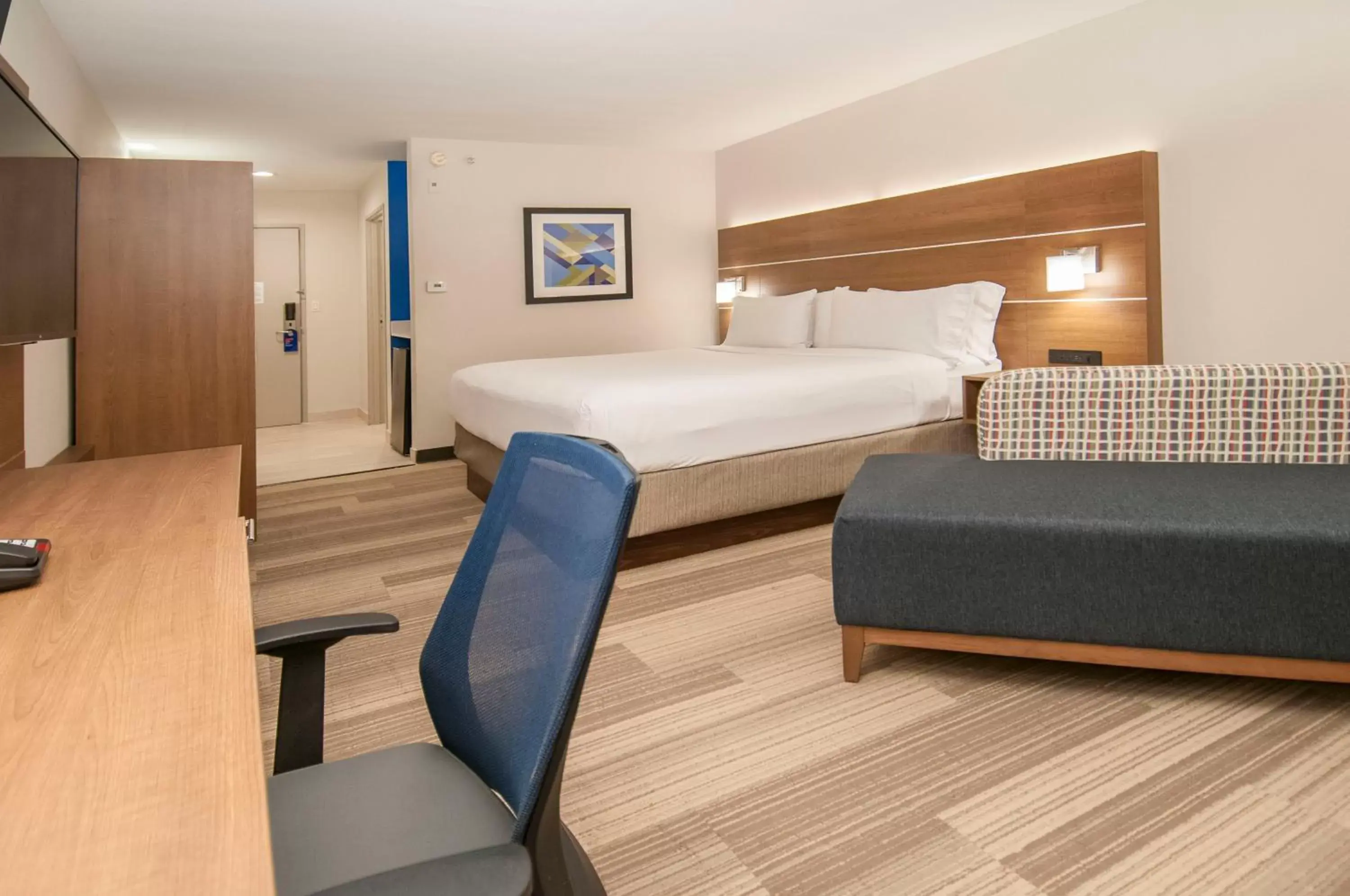 Photo of the whole room, Bed in Holiday Inn Express Hotel & Suites Dallas-North Tollway/North Plano, an IHG Hotel