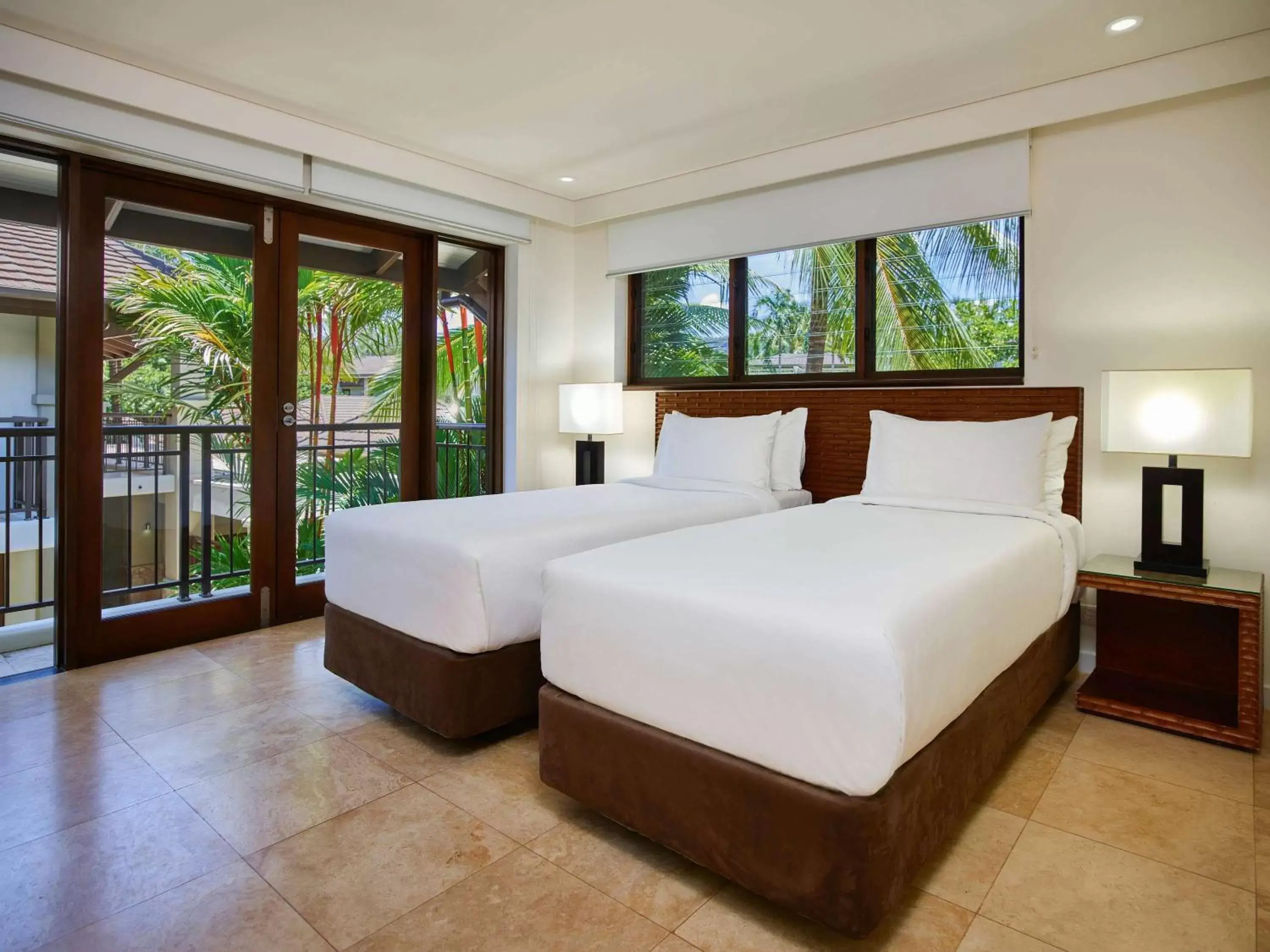 Photo of the whole room, Bed in Pullman Port Douglas Sea Temple Resort and Spa