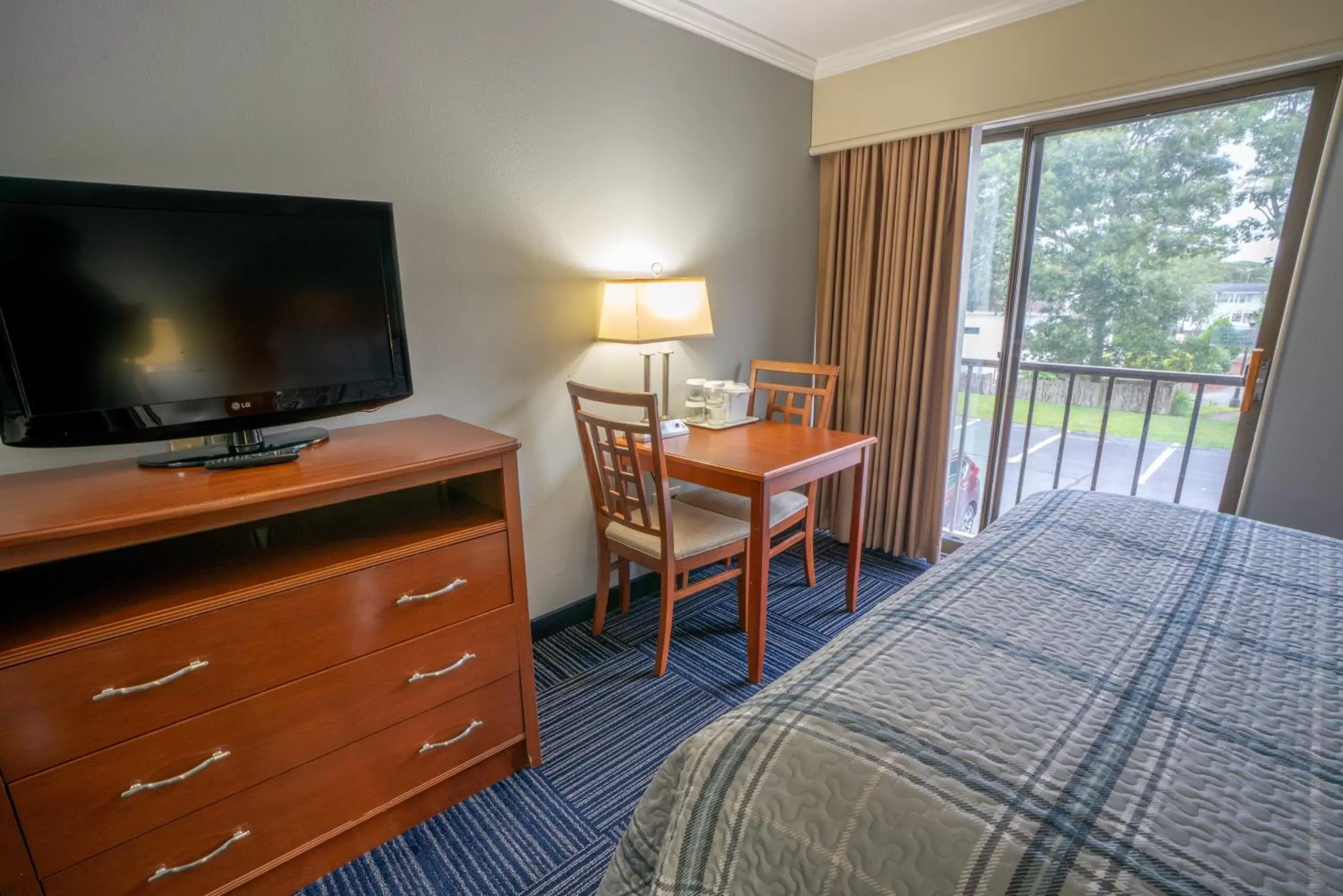 Bed, TV/Entertainment Center in All Seasons Resort