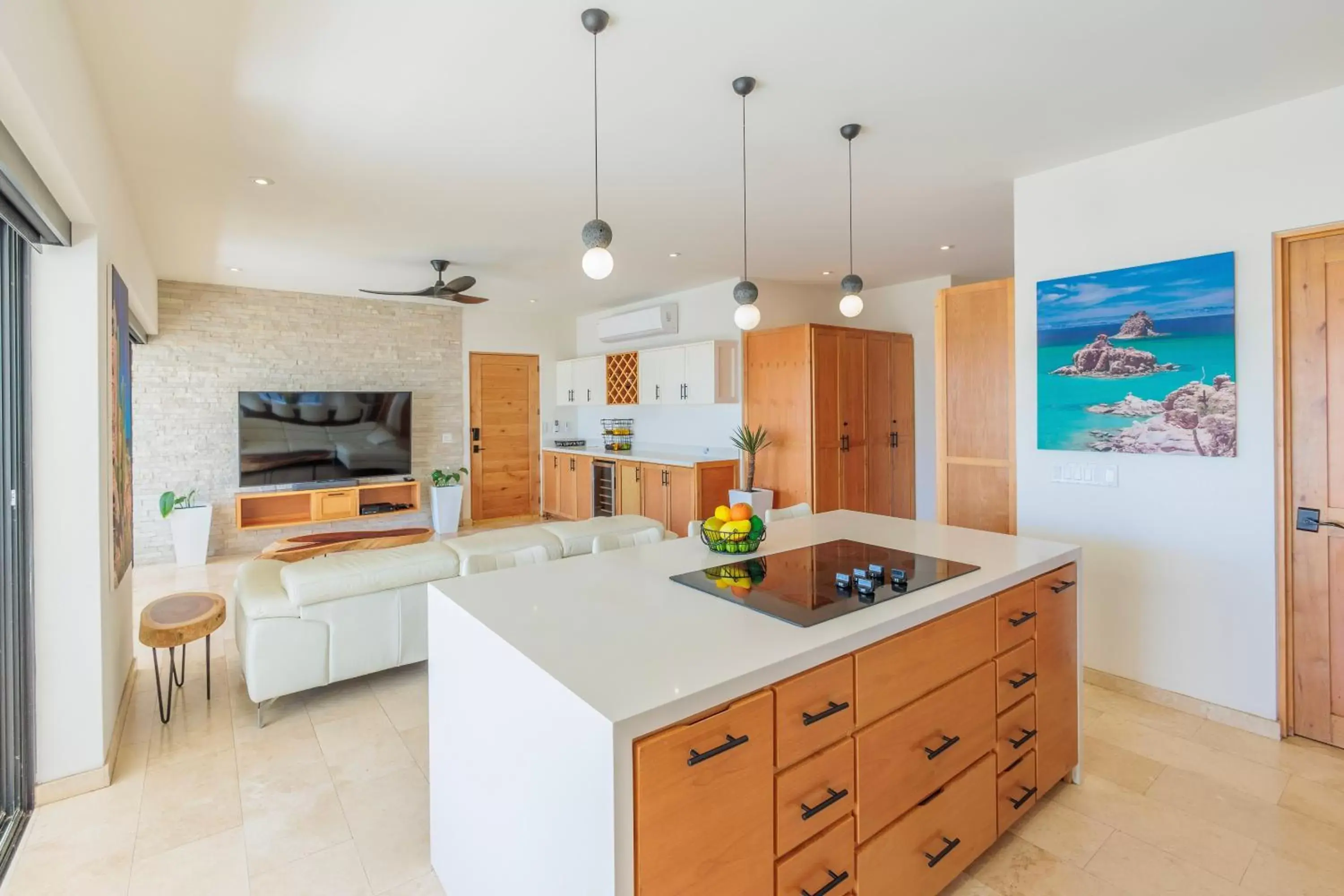 Kitchen/Kitchenette in Cerritos Surf Residences