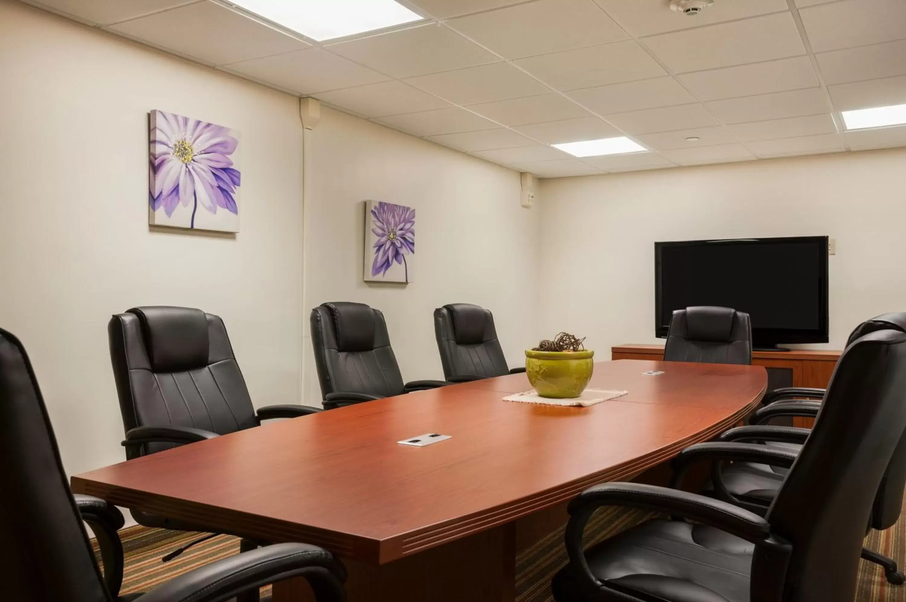 Meeting/conference room in Super 8 by Wyndham Mount Laurel