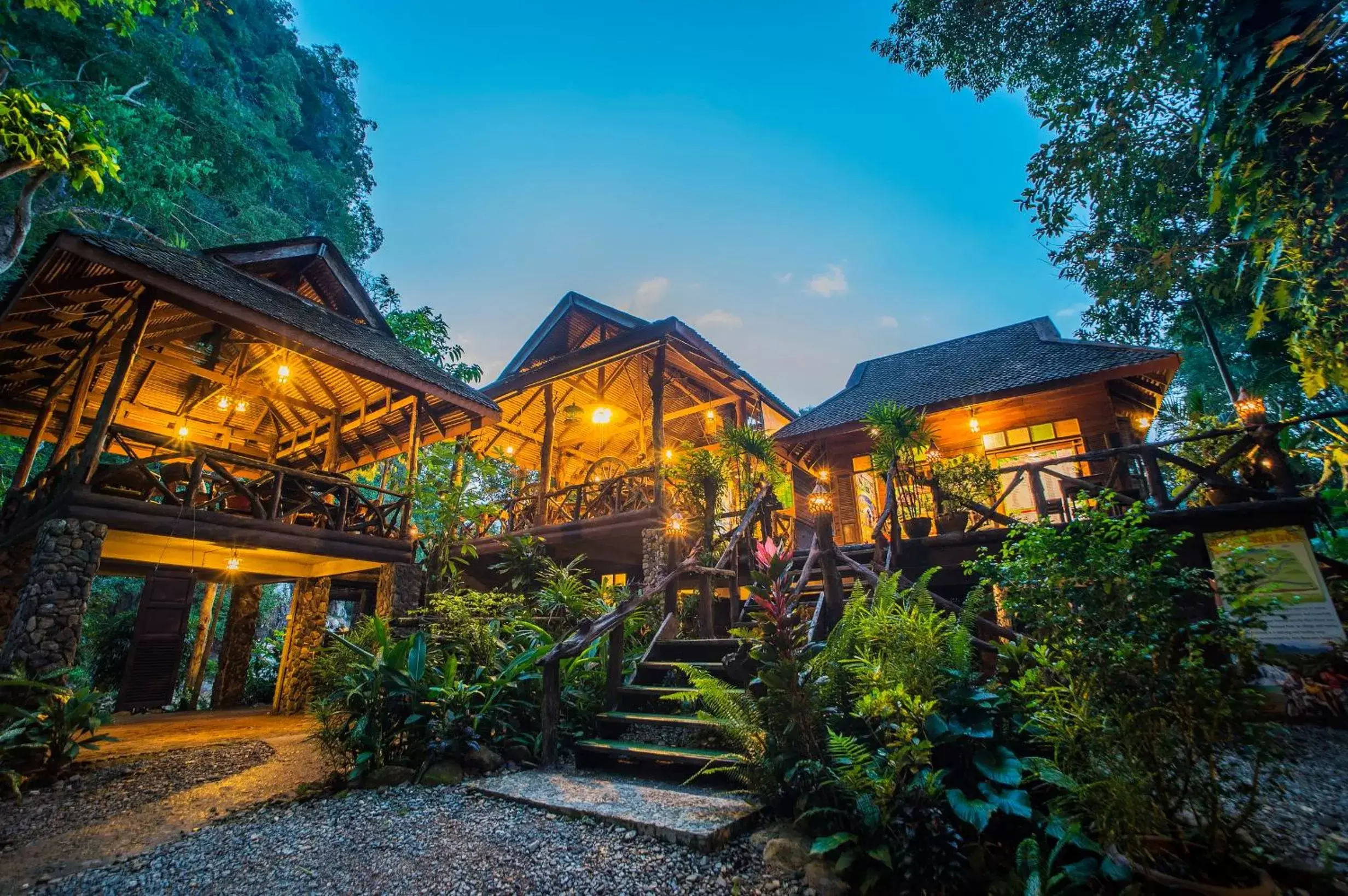 Facade/entrance in Art's Riverview Lodge Facade/entrance in Art's Riverview Lodge