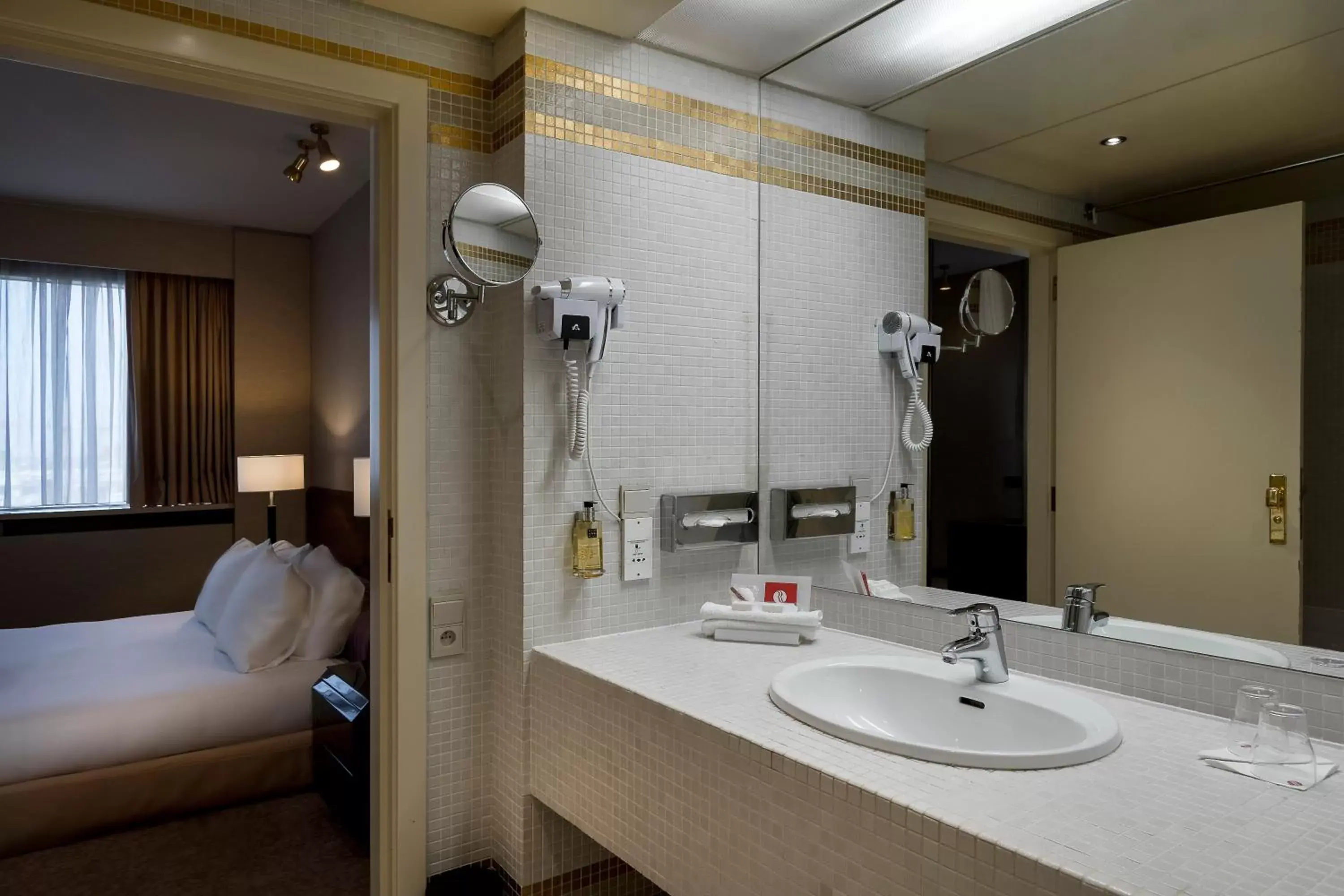 Photo of the whole room, Bathroom in Mercure Antwerp City South