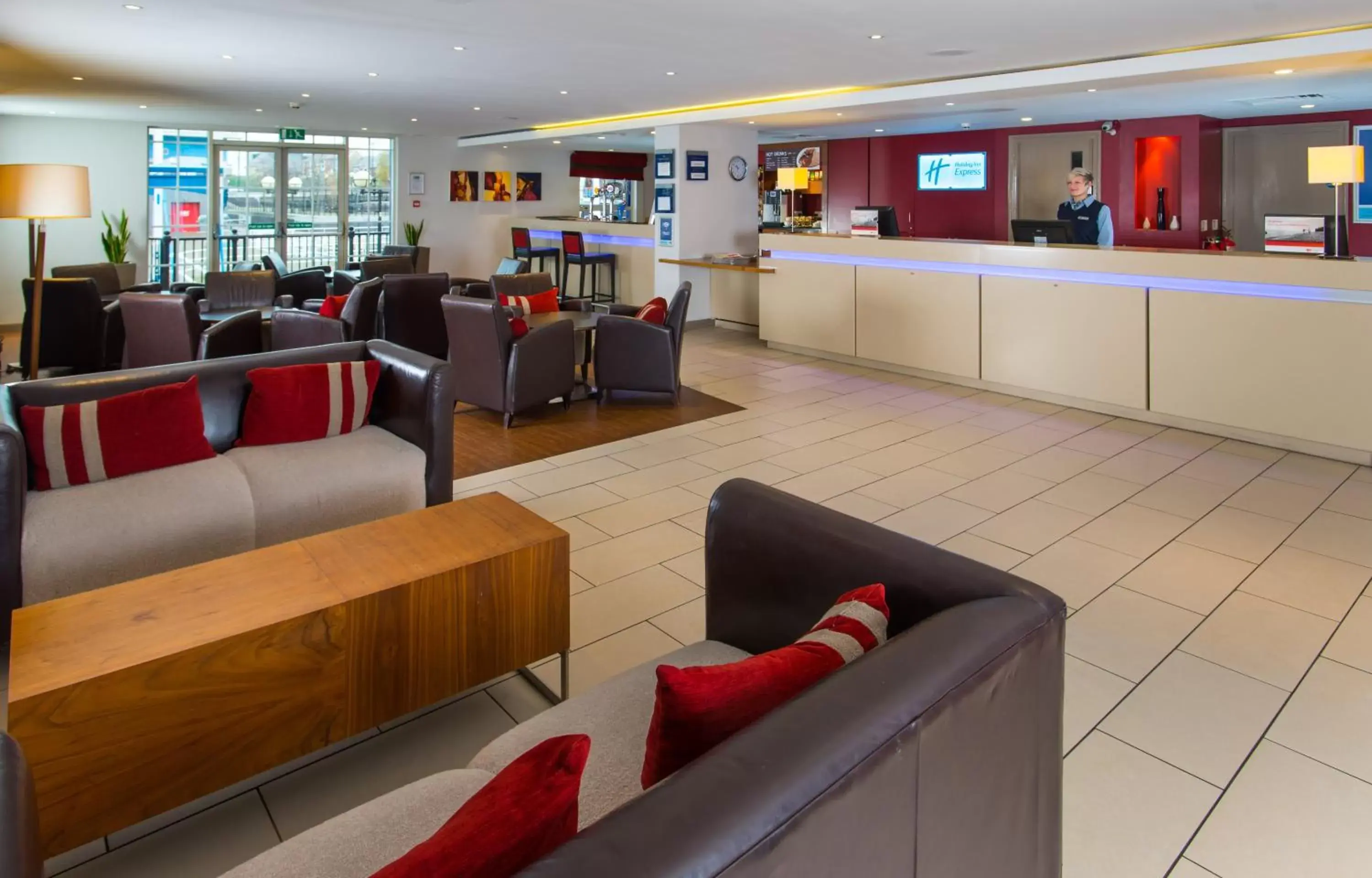 Lobby or reception, Lobby/Reception in Holiday Inn Express Manchester - Salford Quays, an IHG Hotel