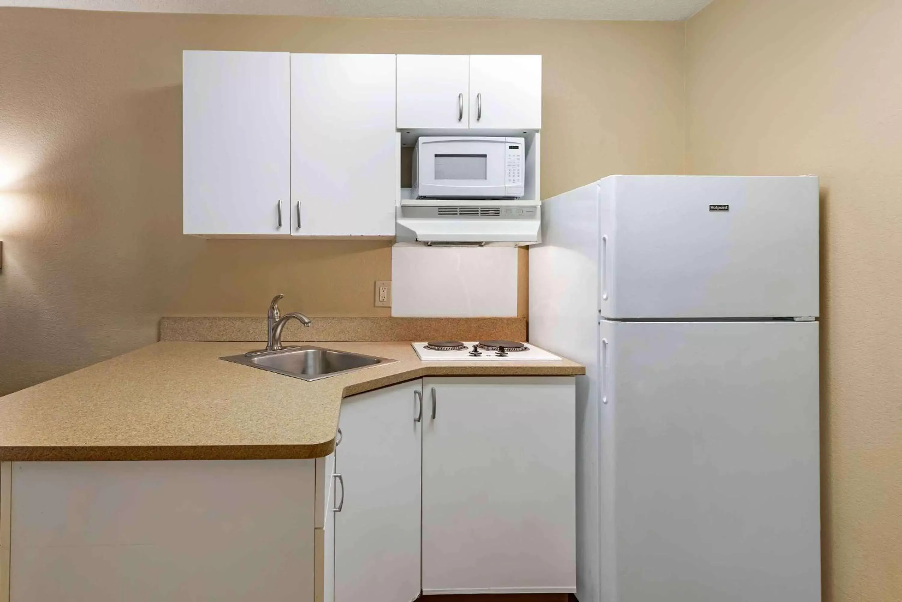 Bedroom, Kitchen/Kitchenette in Extended Stay America Suites - Atlanta - Morrow