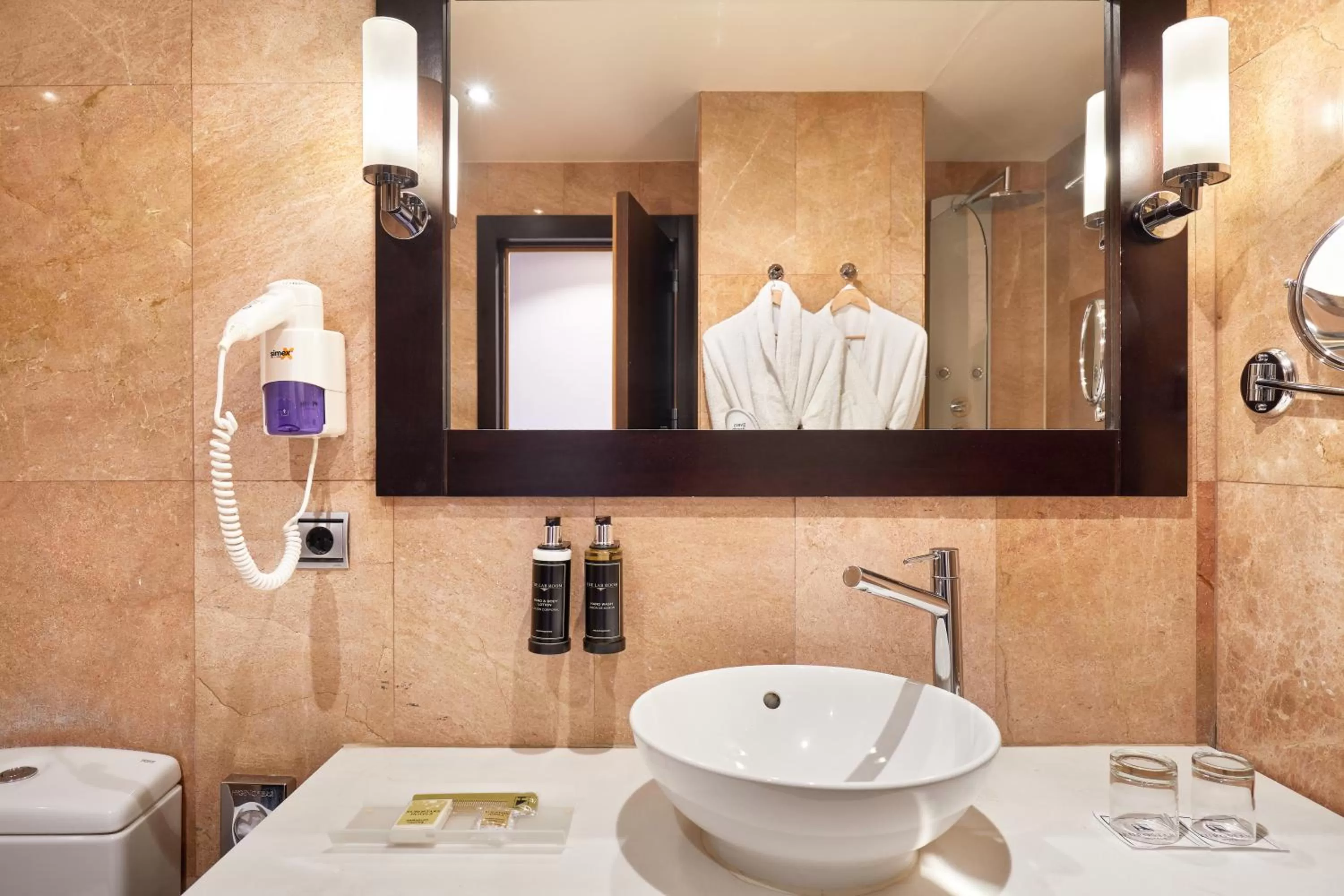 Shower in Eurostars Monumental