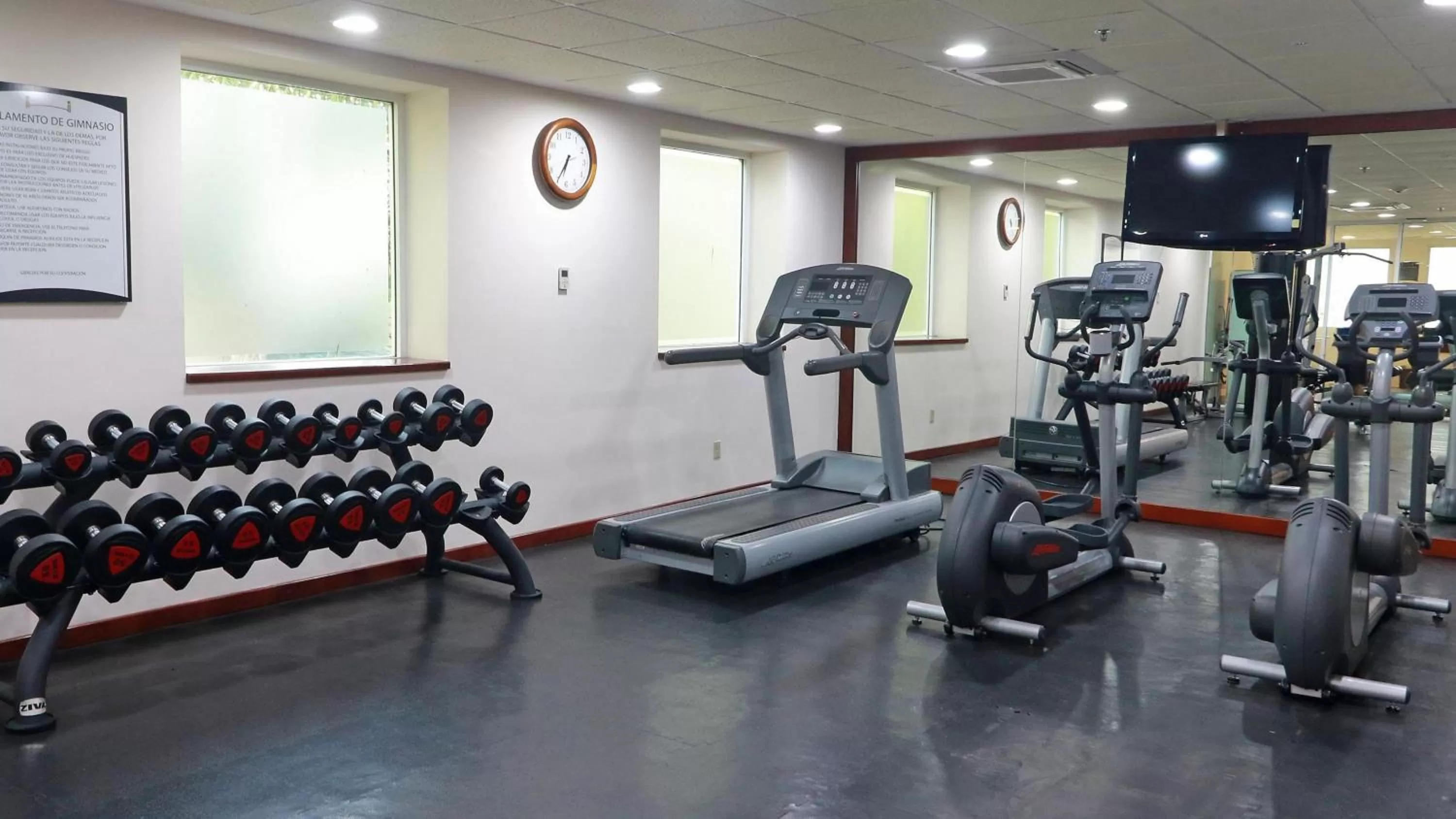 Fitness centre/facilities in Staybridge Suites Queretaro by IHG