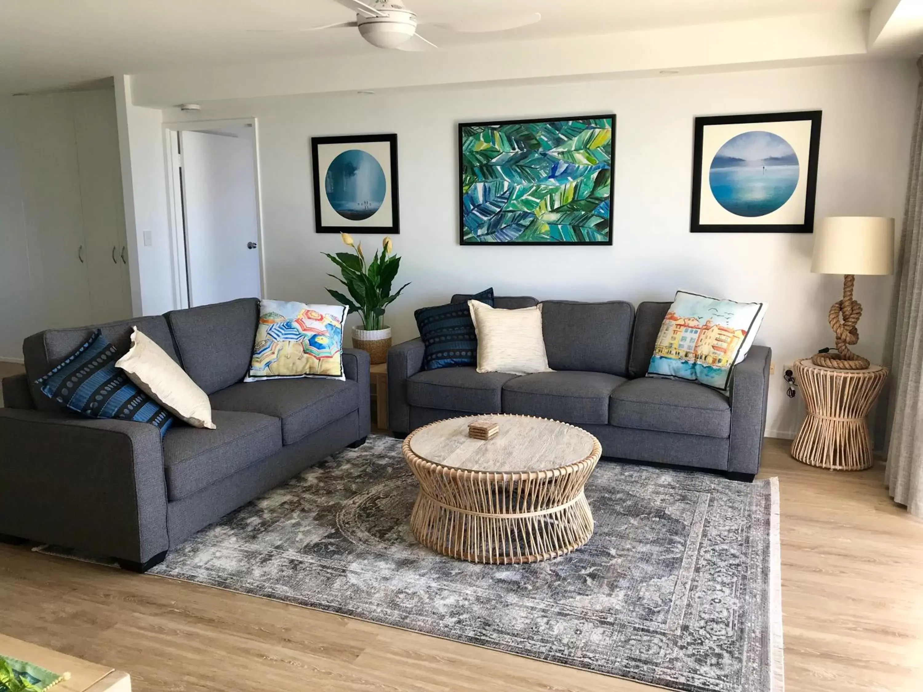 Living room, Seating Area in Solnamara Beachfront Apartments