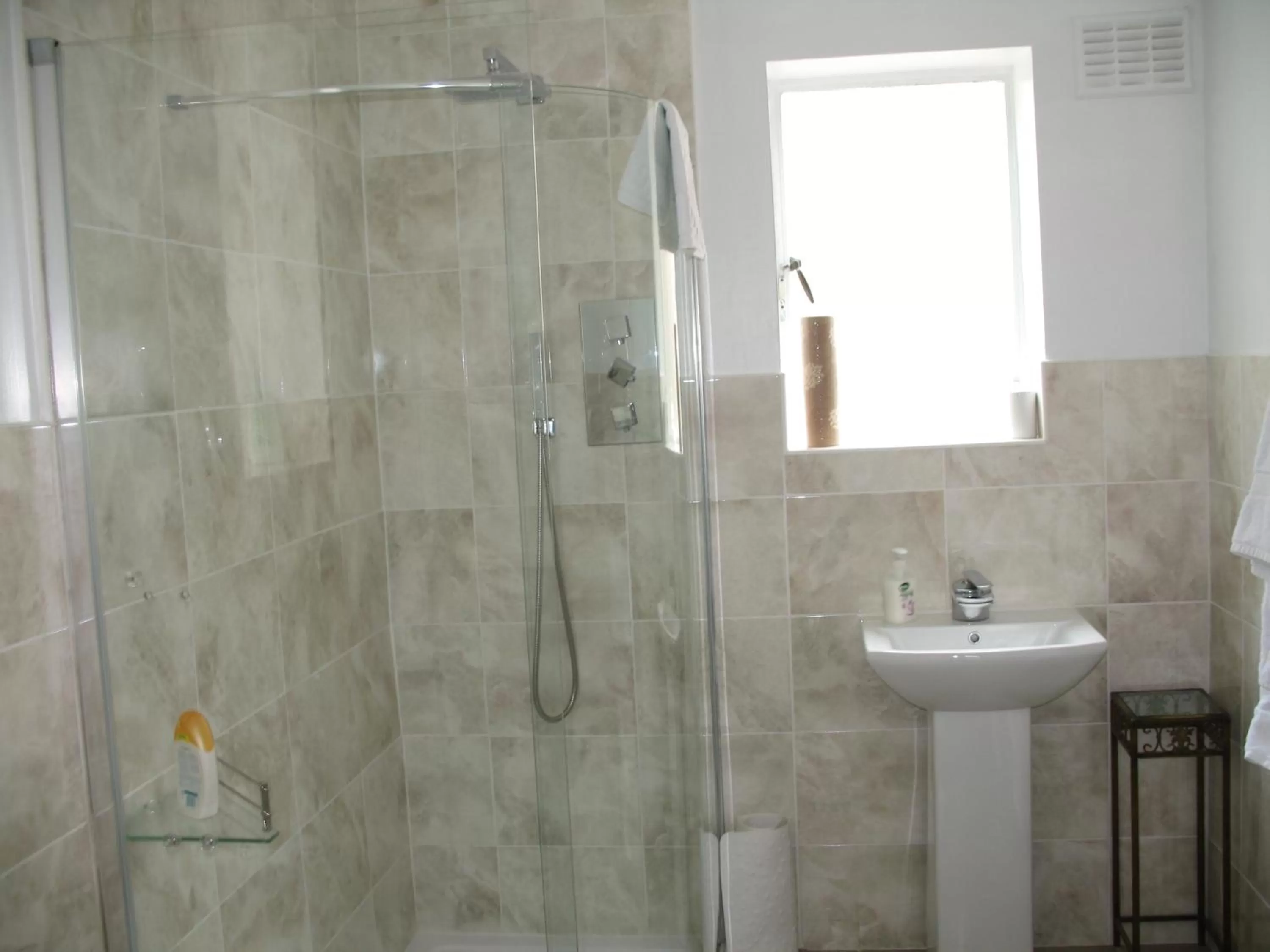 Bathroom in Sampford Harbour Side Guest House