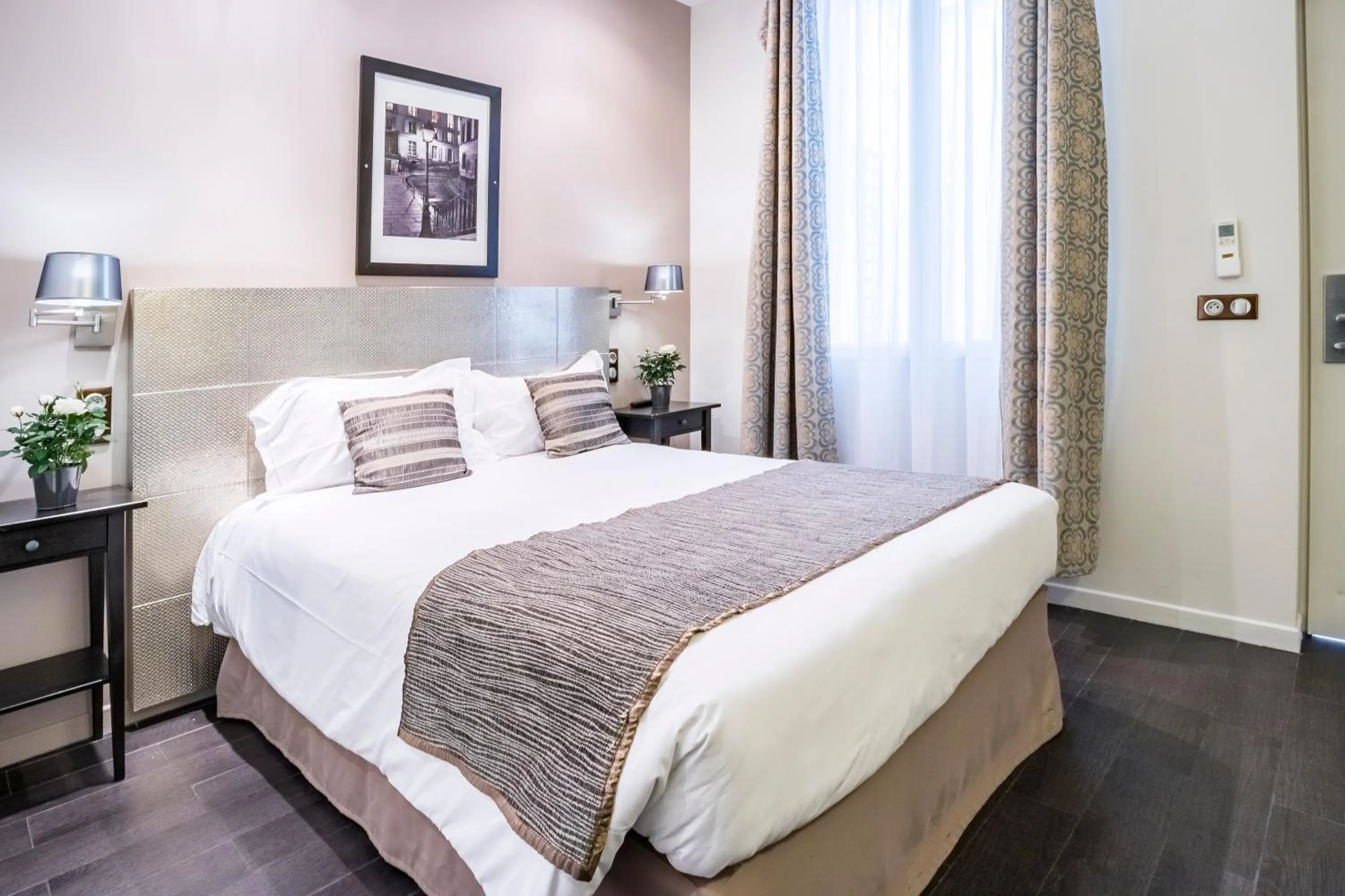 Photo of the whole room, Bed in Hotel Chabrol Opera