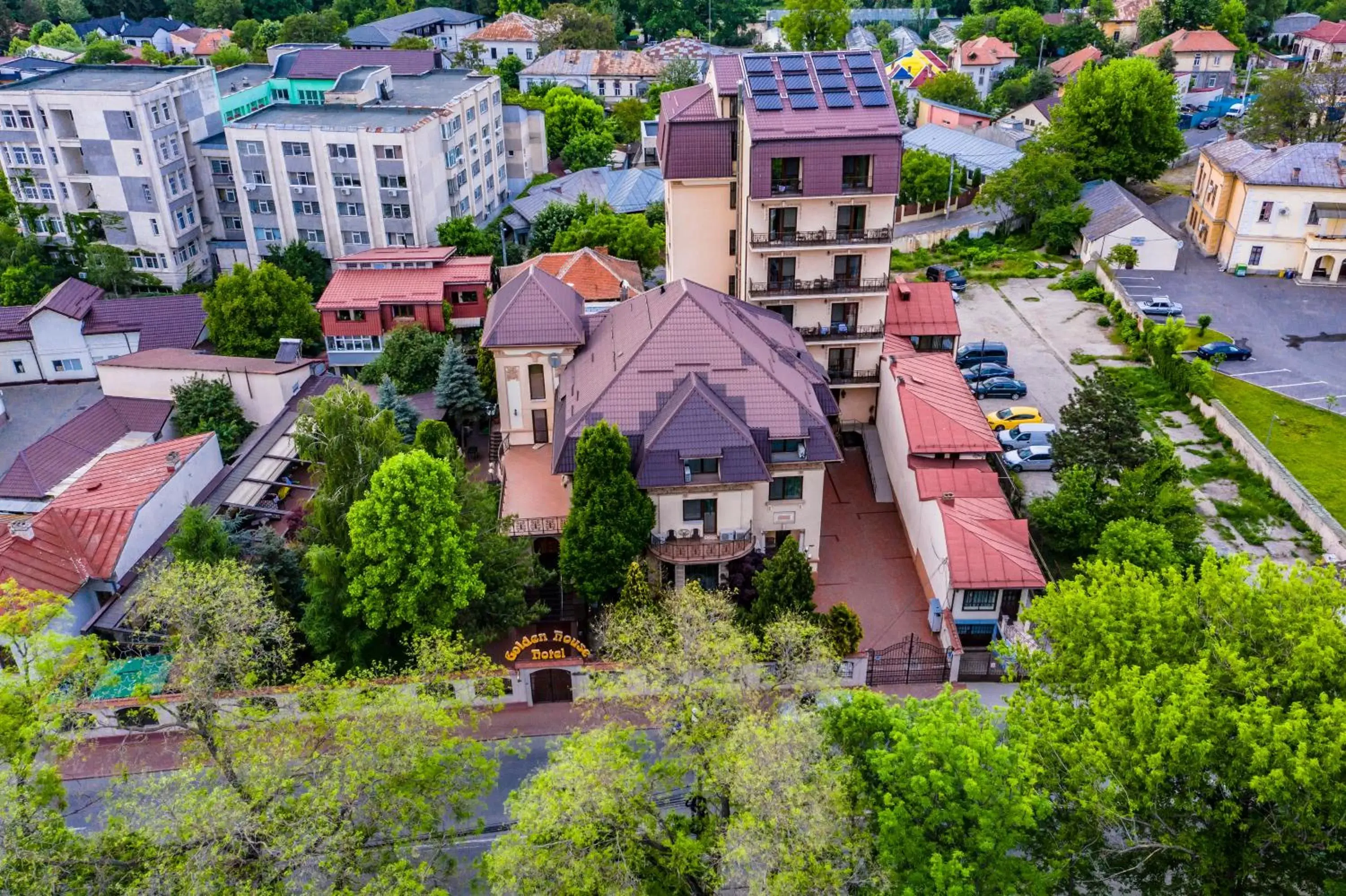 Property building, Bird's-eye View in Hotel Golden House