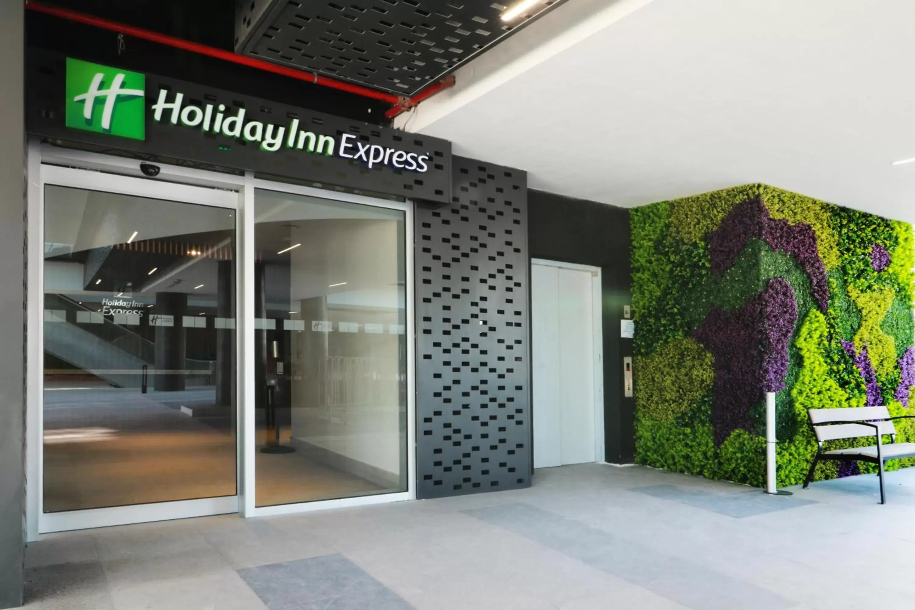 Facade/entrance in Holiday Inn Express - Monterrey - Fundidora, an IHG Hotel