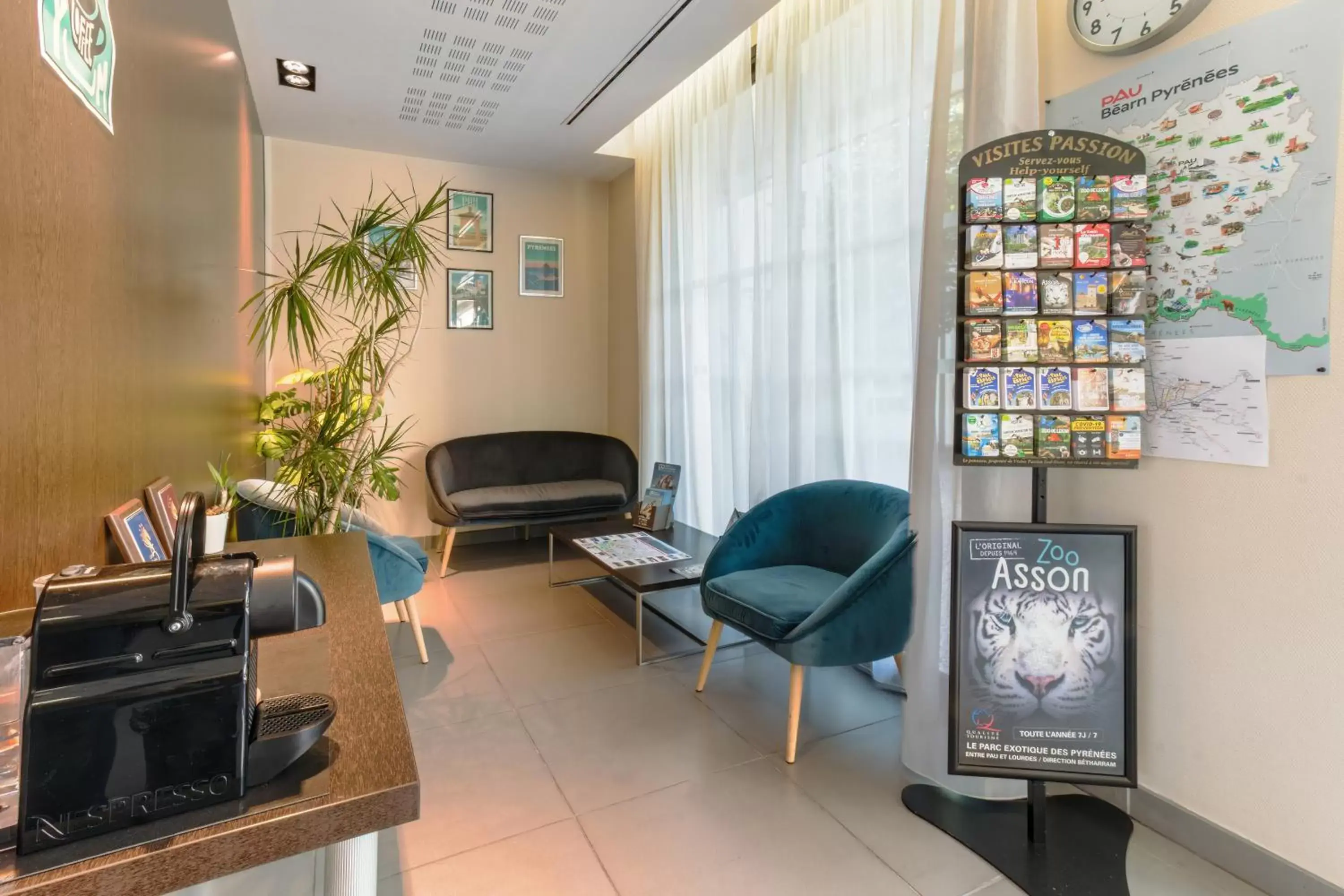Seating area, Lobby/Reception in All Suites Pau – Zénith