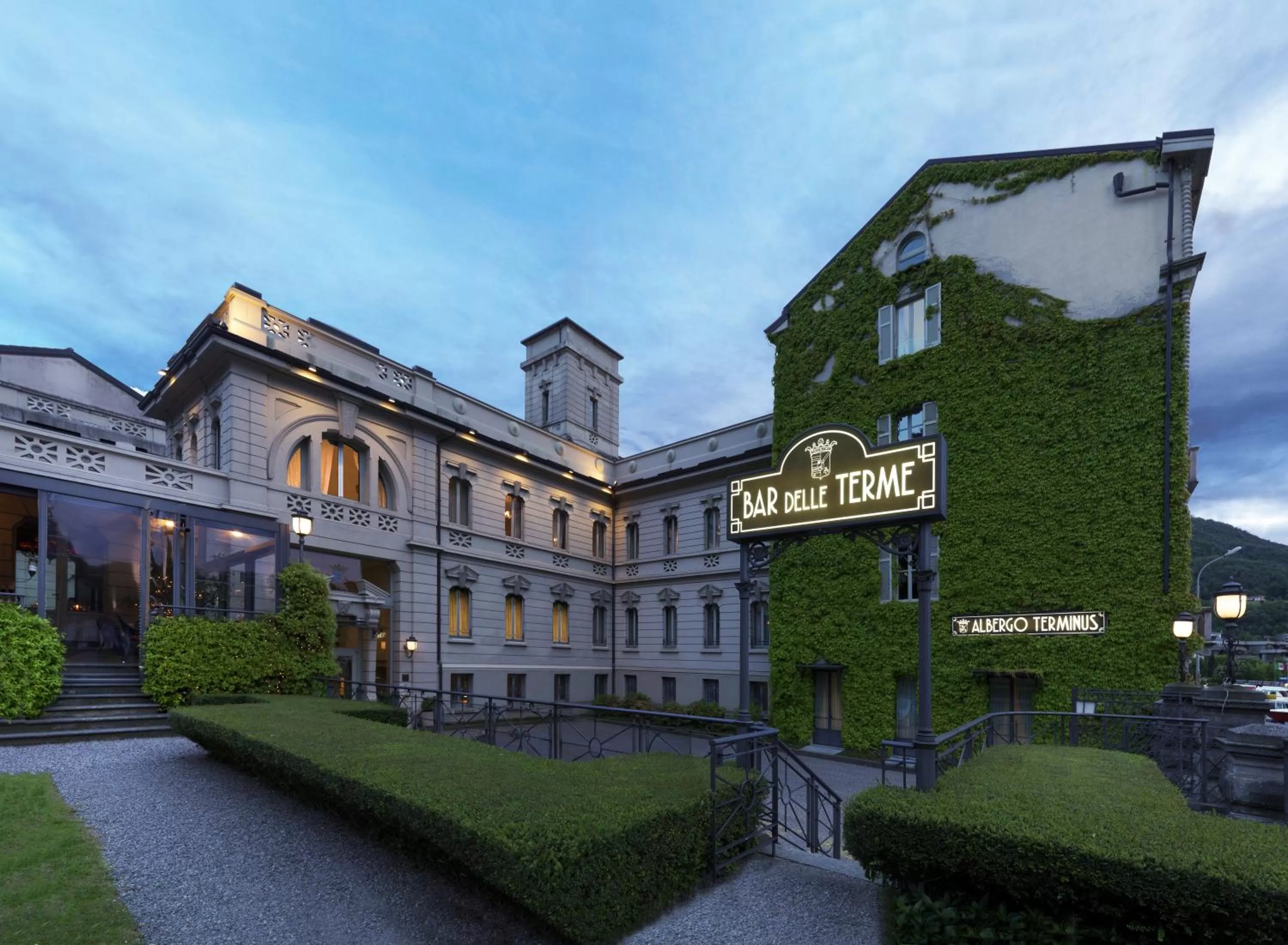 Facade/entrance in Albergo Terminus