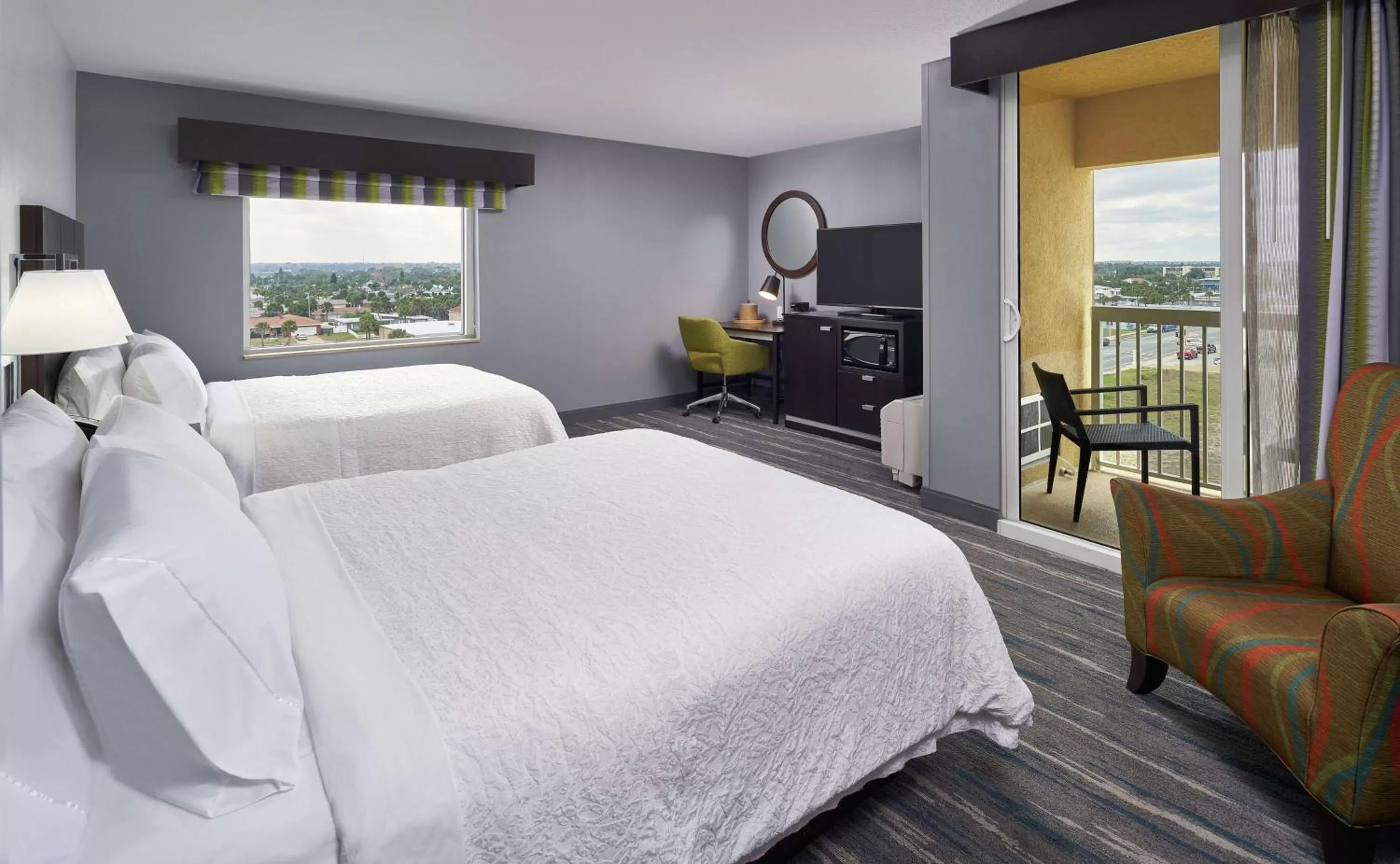 Bedroom, Bed in Hampton Inn Daytona Beach/Beachfront