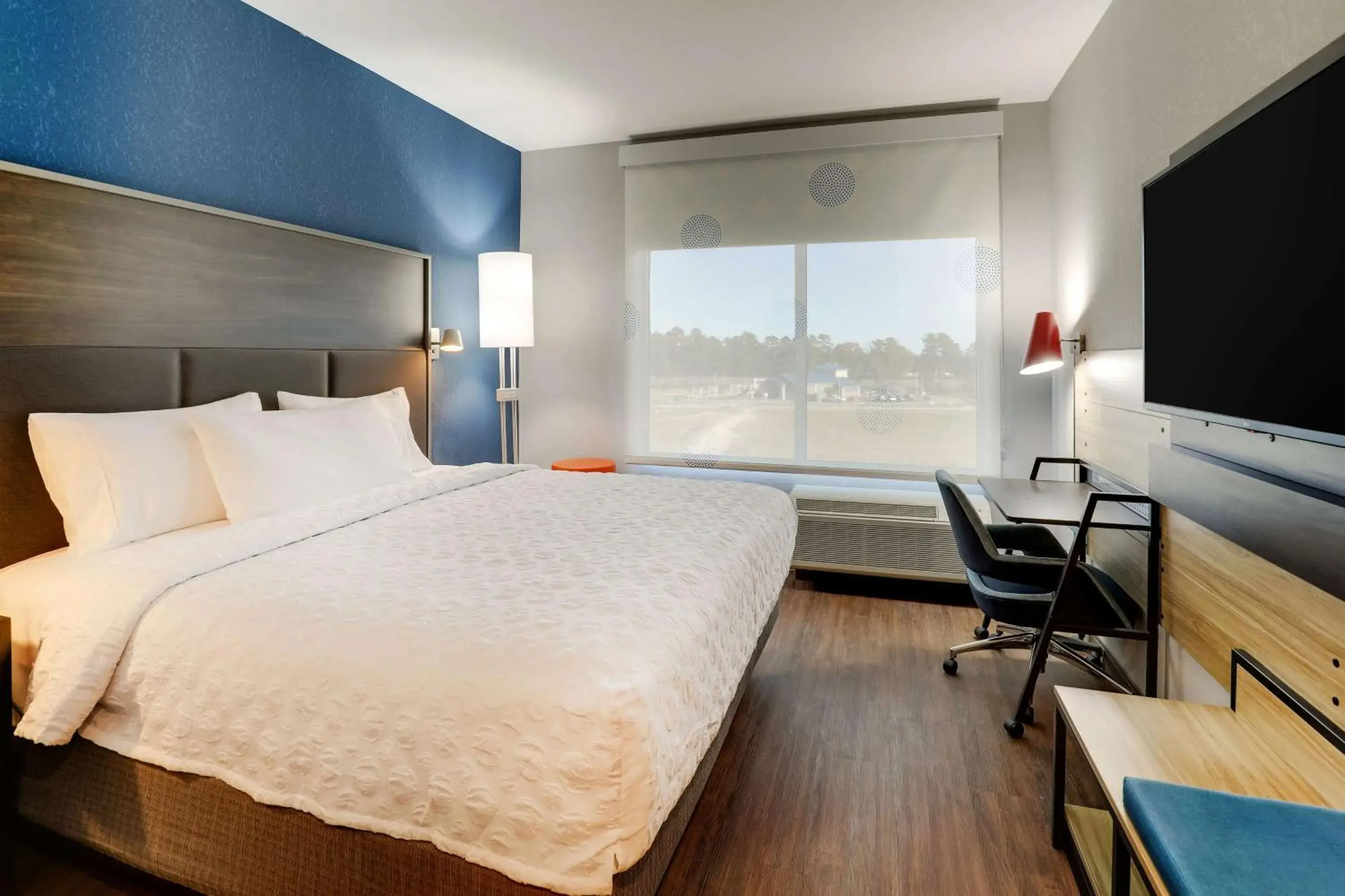 Bedroom, Bed in Tru By Hilton Leland Wilmington