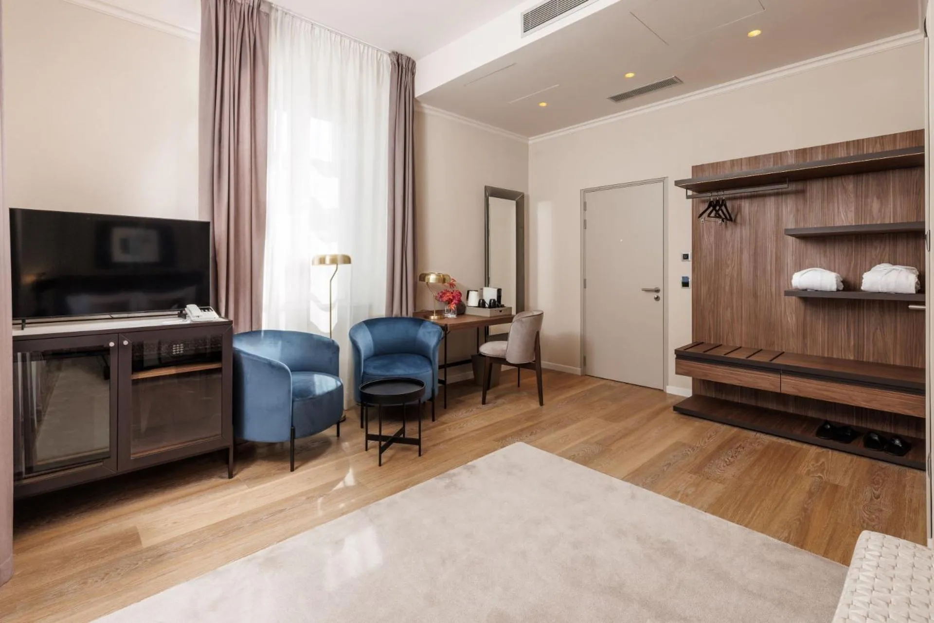 TV and multimedia in Anna Grand Hotel