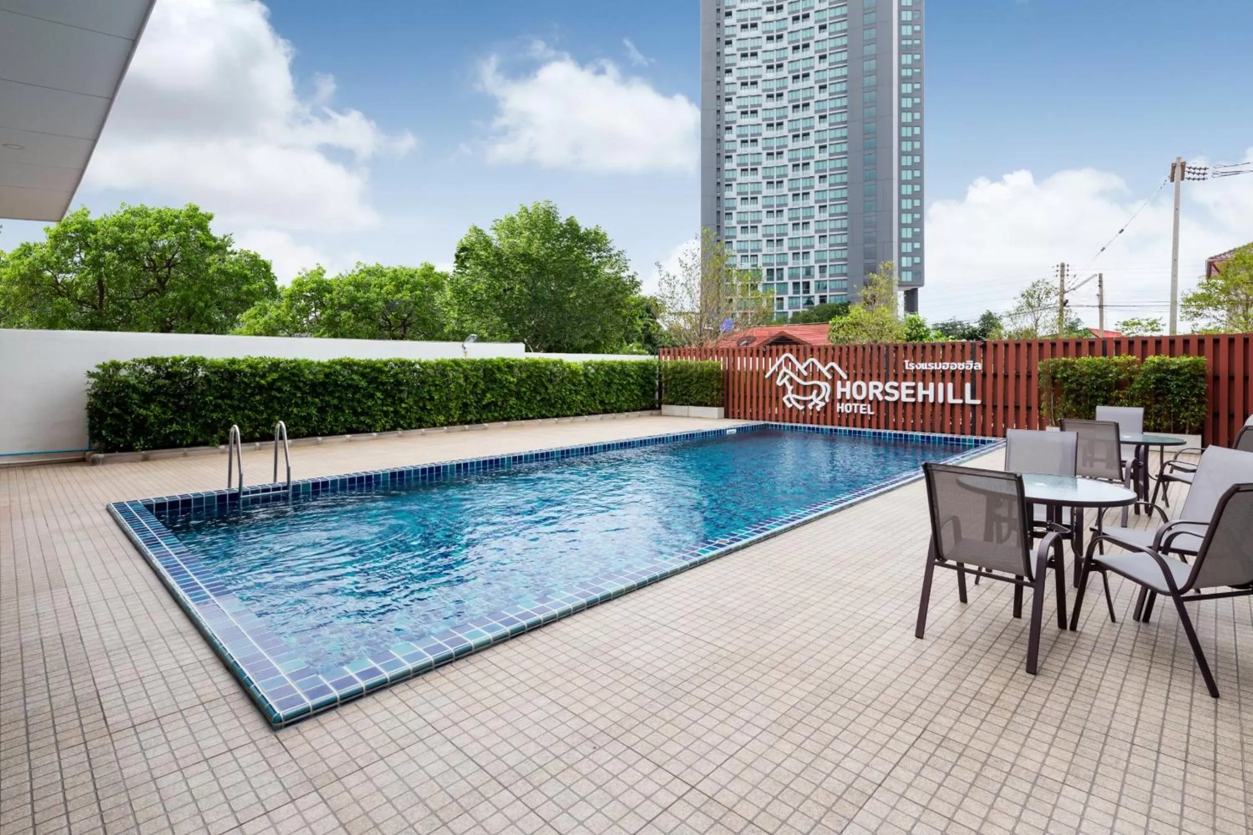 Swimming pool in Horsehill Hotel Sriracha