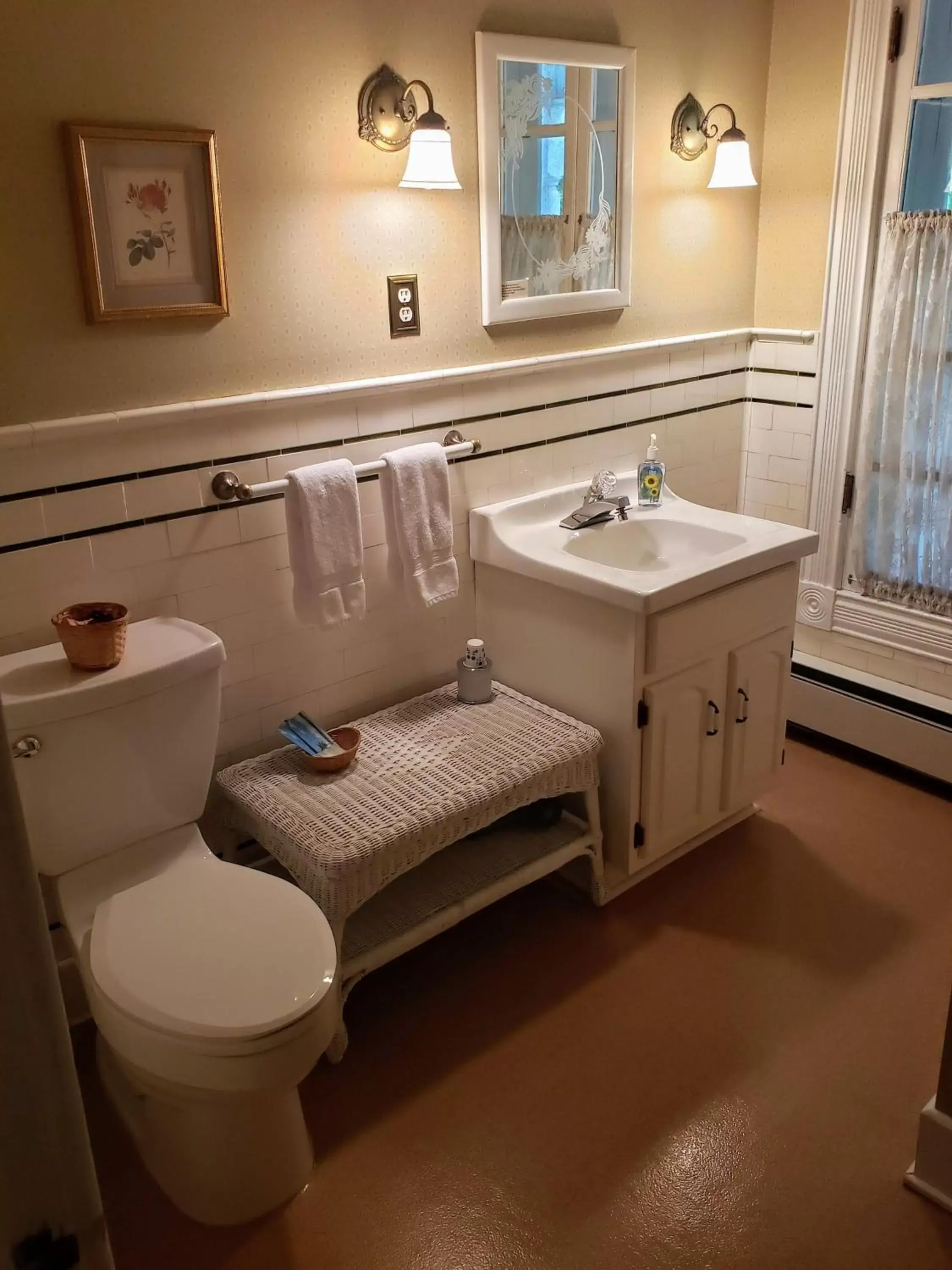 Toilet, Bathroom in Hudson Manor Bed & Breakfast