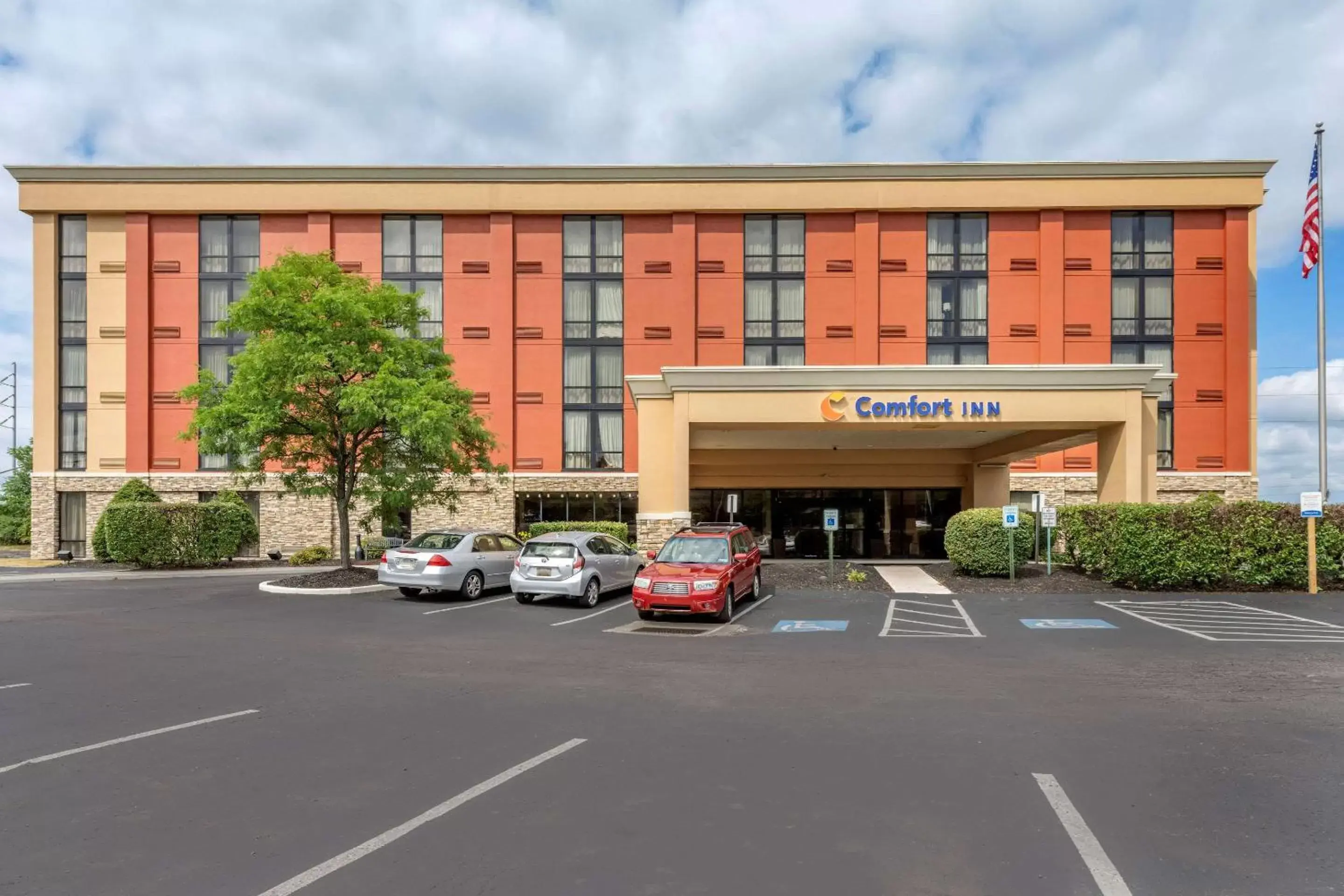 Property Building in Comfort Inn Cranberry Township