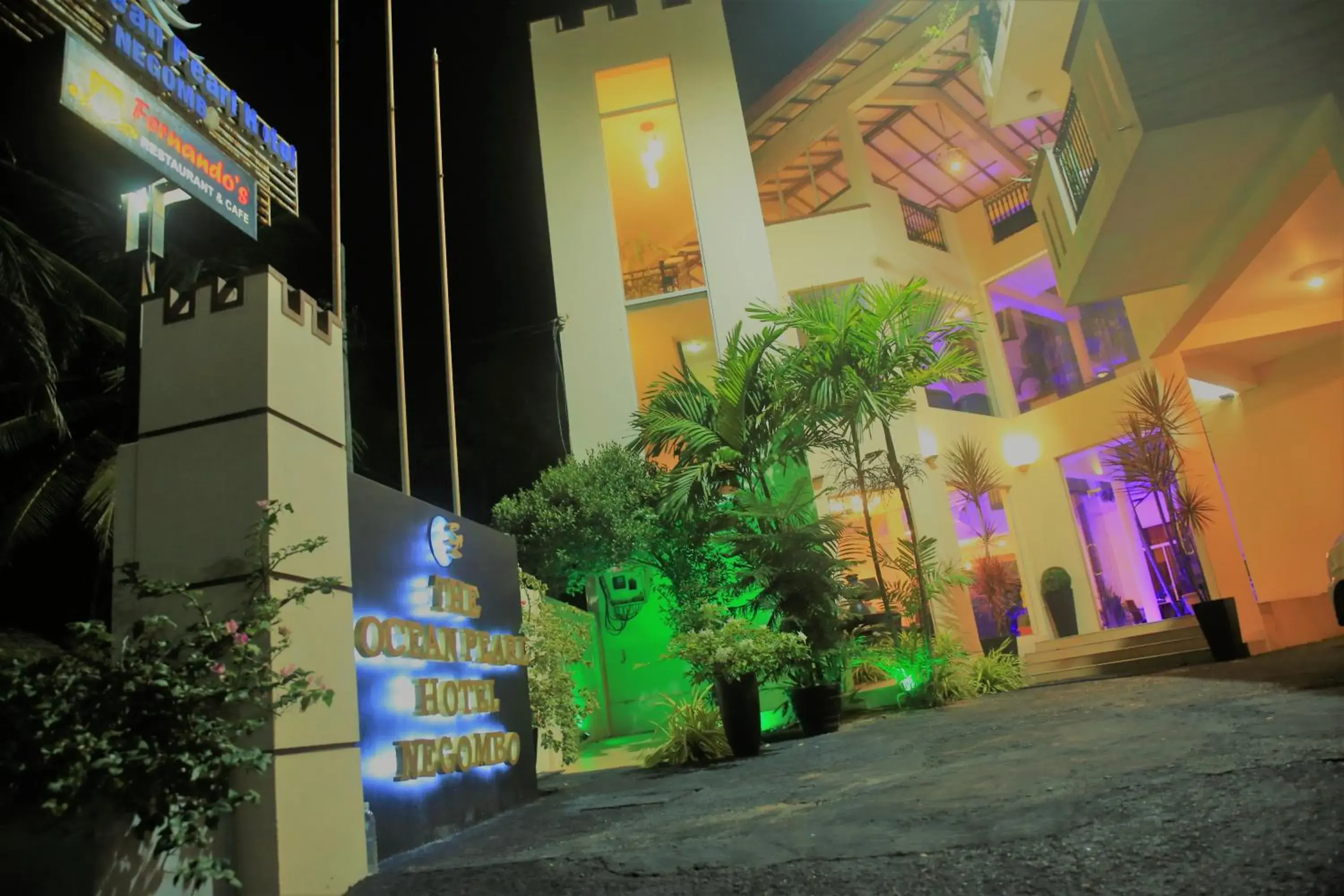 Facade/entrance, Property Logo/Sign in The Ocean Pearl Hotel Negombo