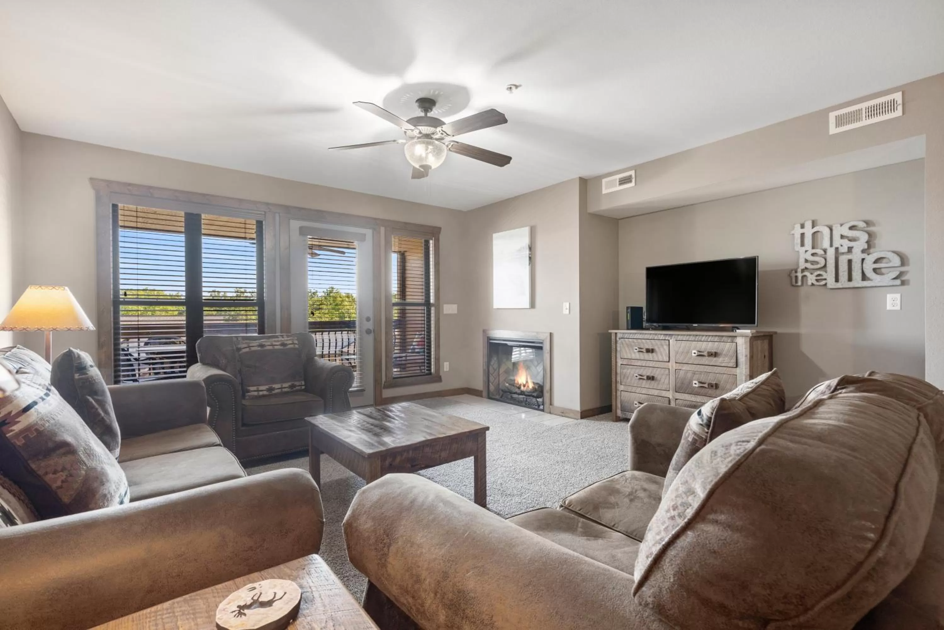Living room in Table Rock Resorts at Indian Point