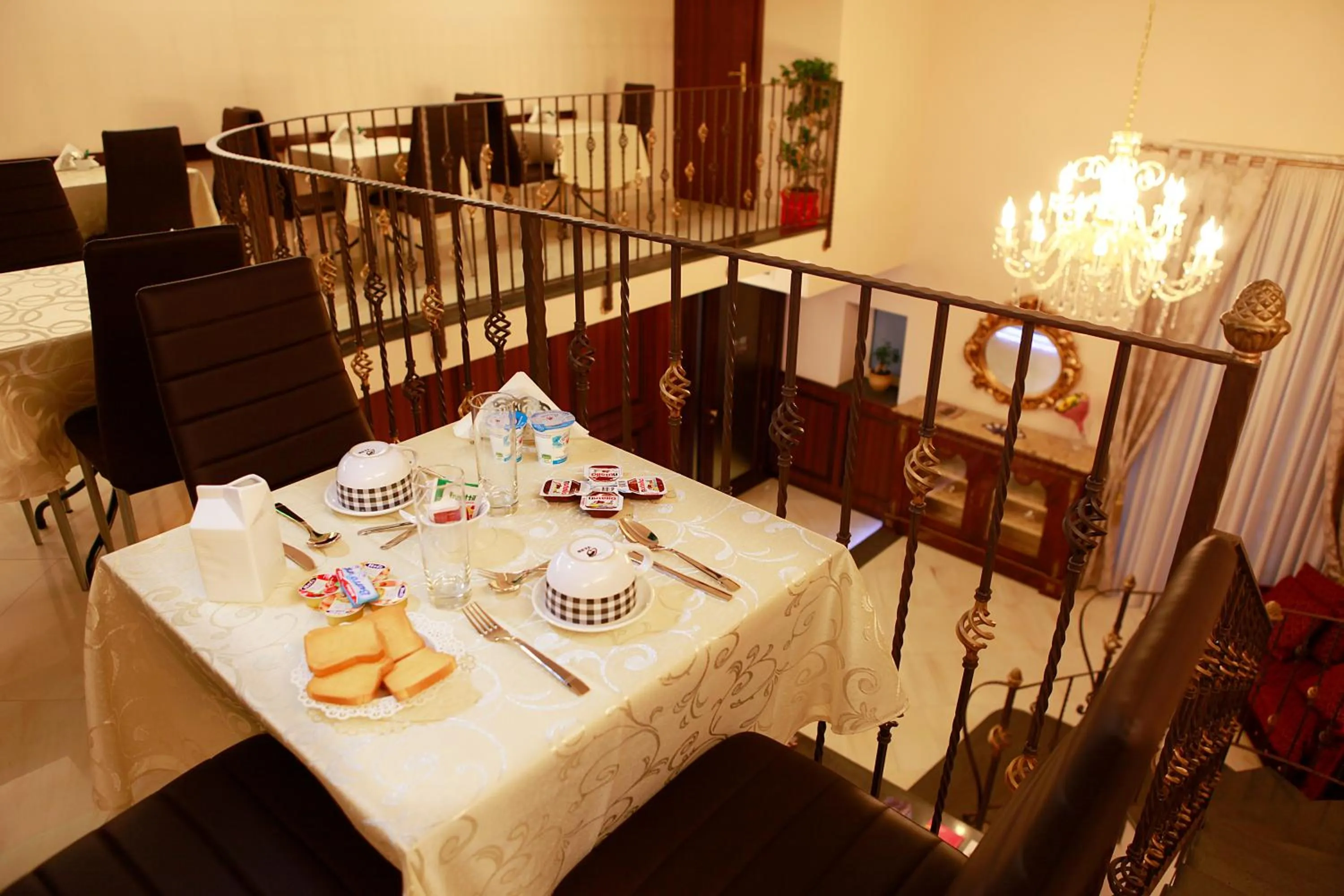 Restaurant/places to eat in Hotel Lanfipe Palace