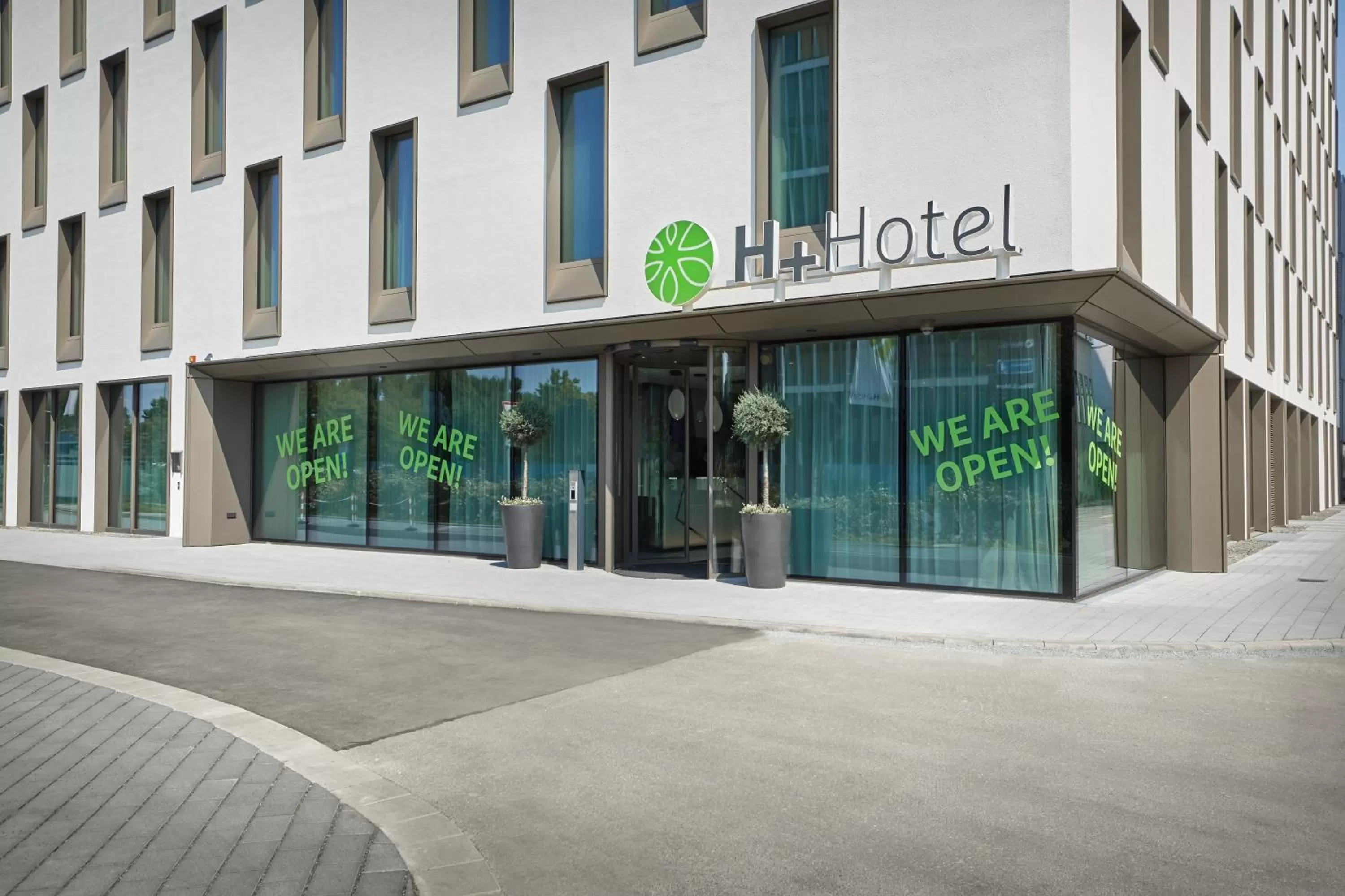 Facade/entrance in H+ Hotel Frankfurt Eschborn