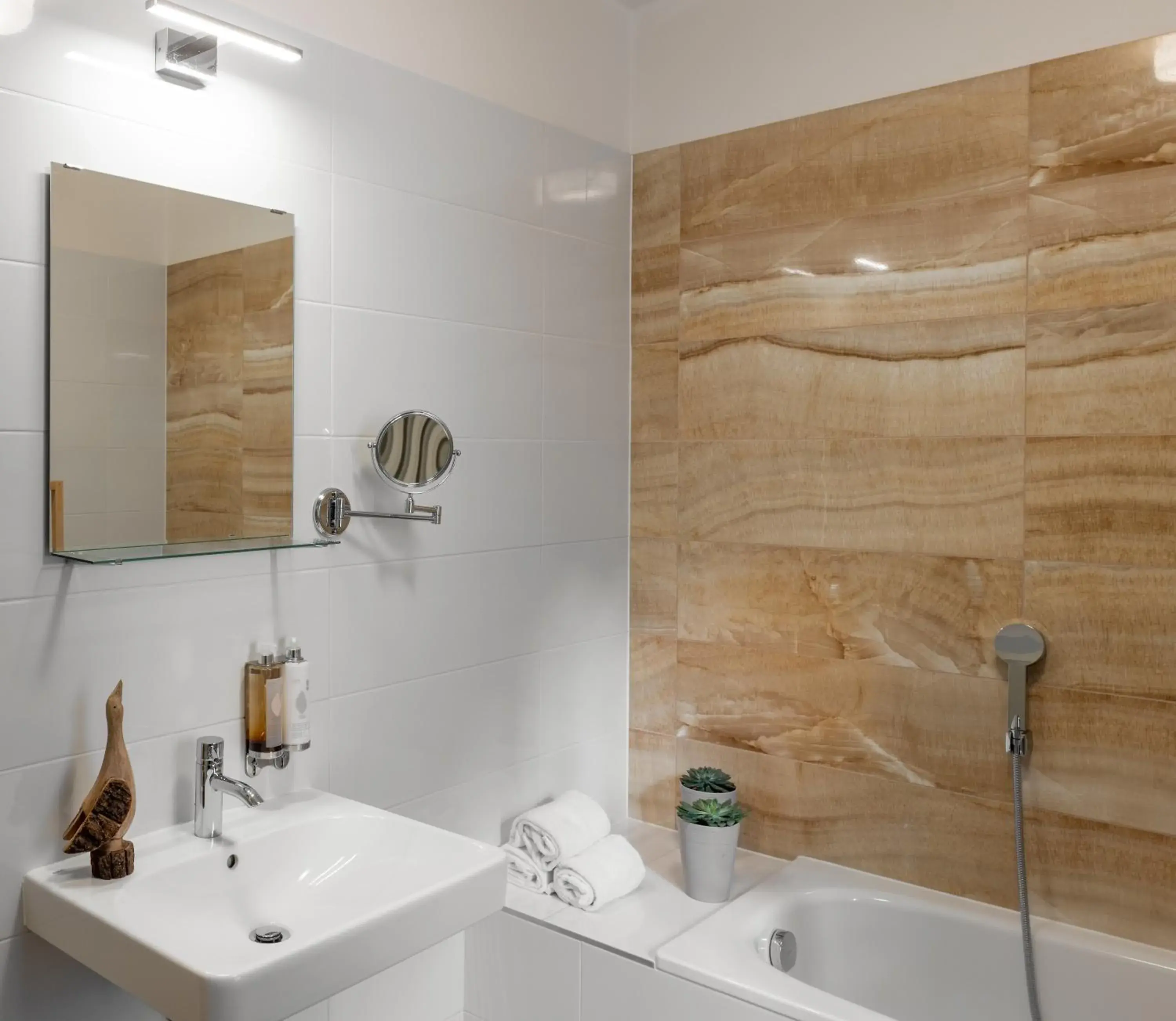 Bathroom in 4 Trees Apartments by Adrez Living