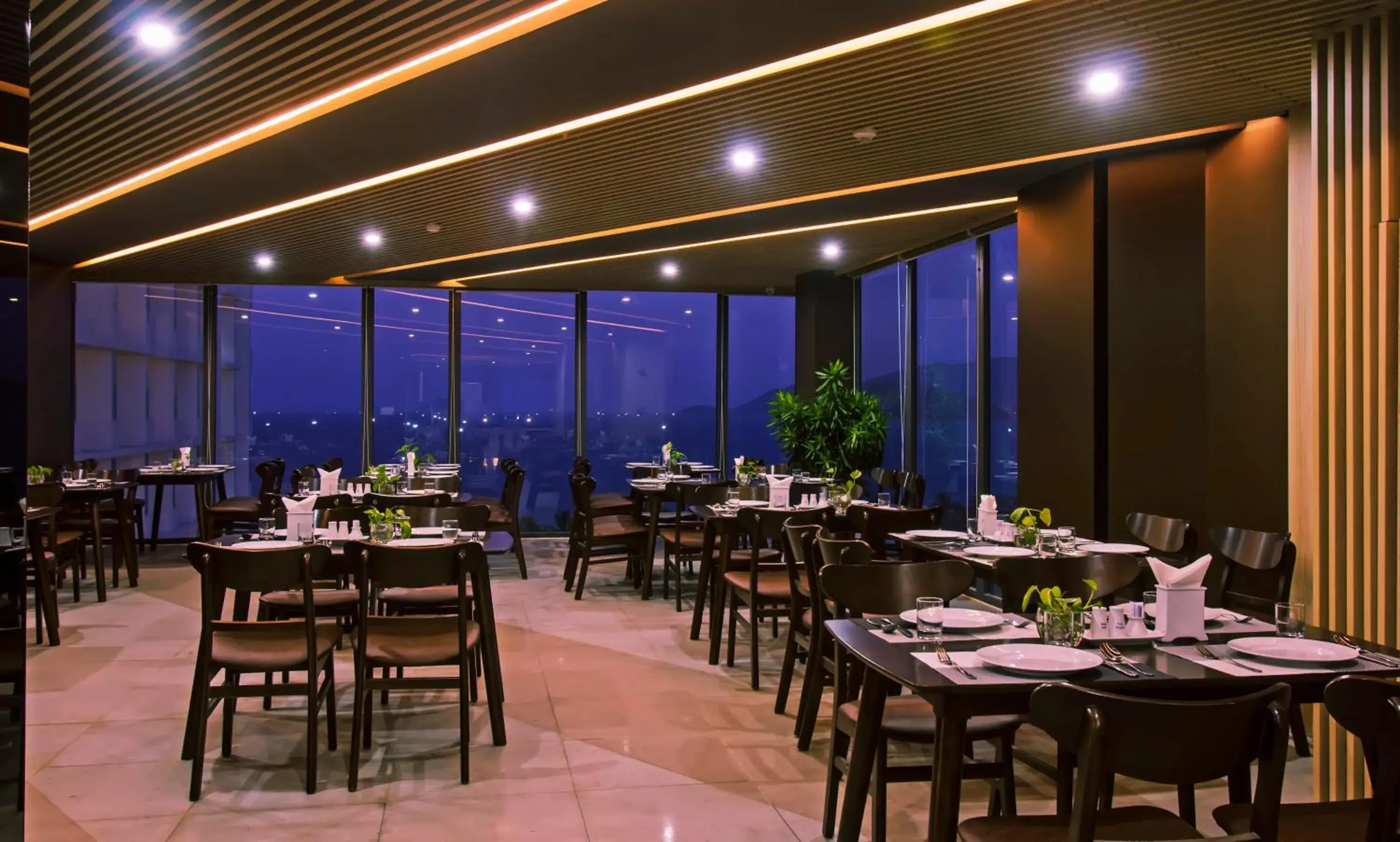 Restaurant/places to eat in Golden Nha Trang Hotel Restaurant/places to eat in Golden Nha Trang Hotel