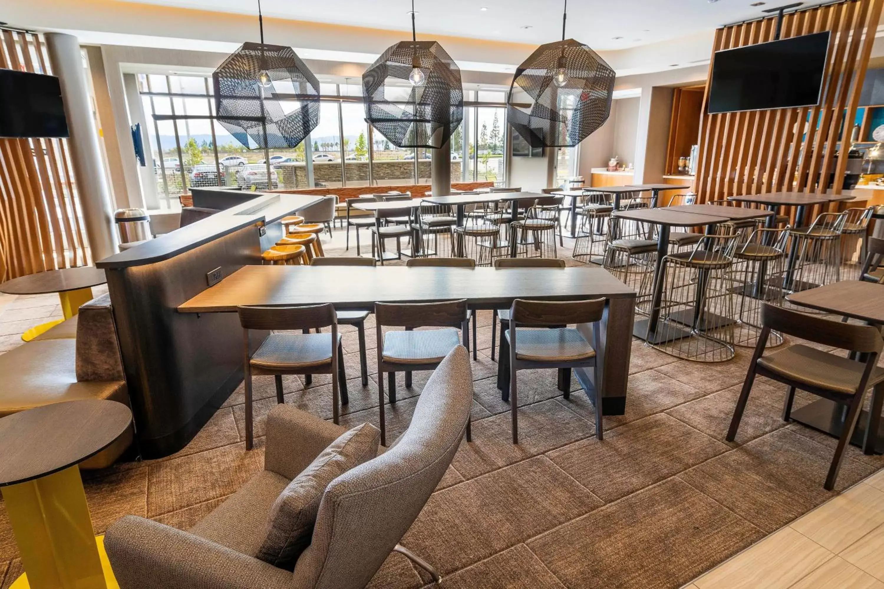 Lobby or reception, Restaurant/Places to Eat in SpringHill Suites by Marriott Ontario Airport/Rancho Cucamonga