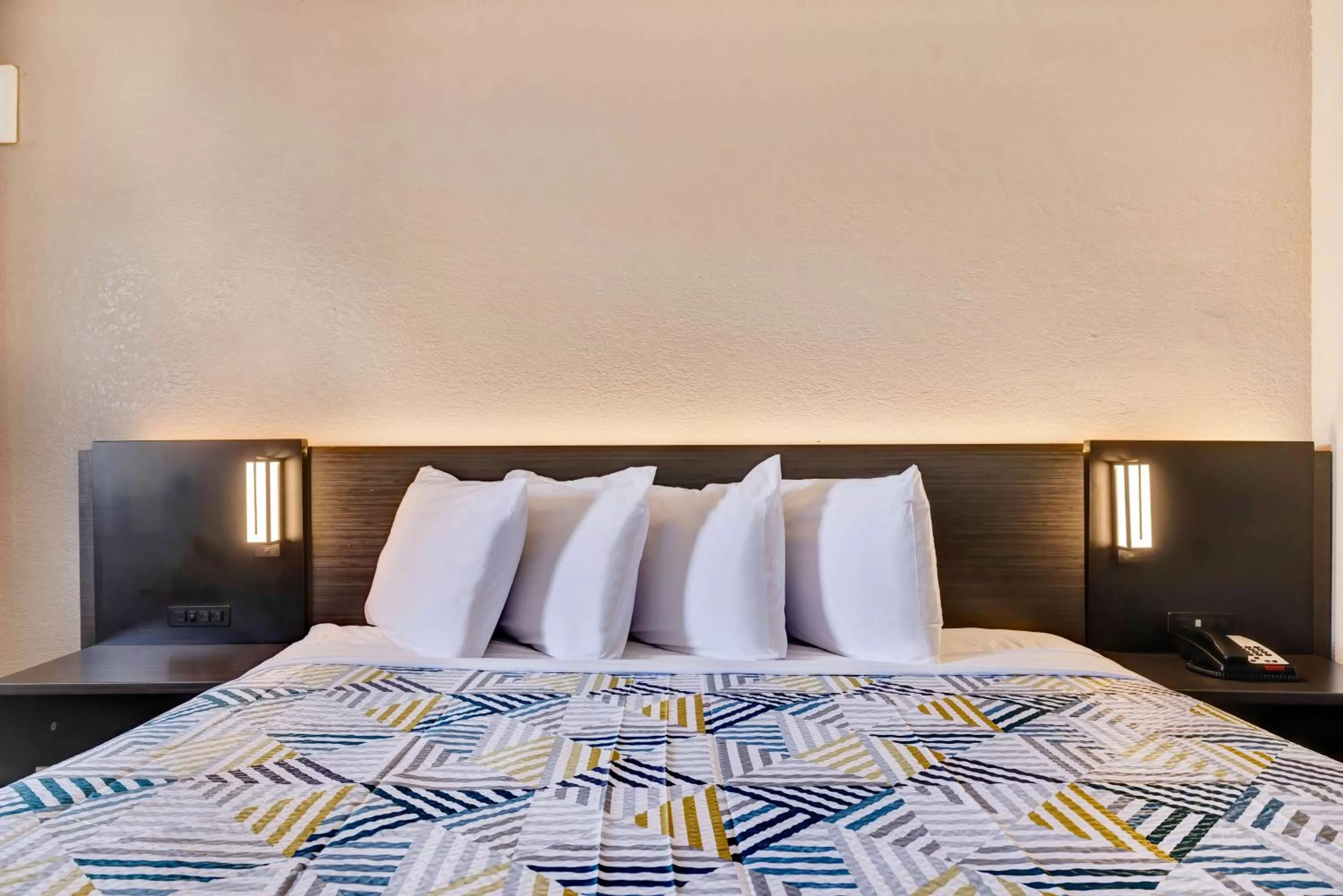 Bedroom, Bed in Motel 6 North Little Rock, AR-JFK Blvd