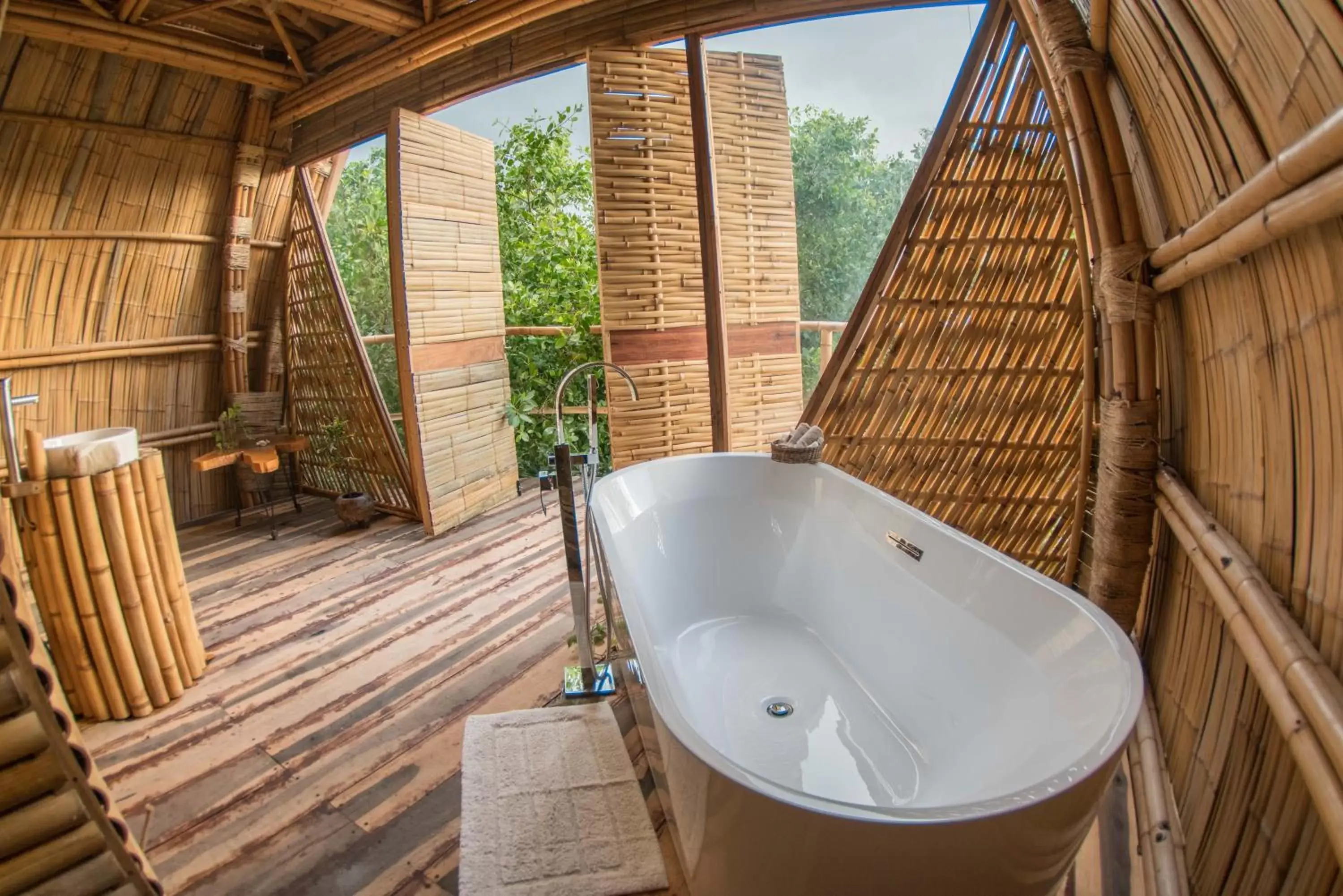 Bath, Bathroom in Mamasan Treehouses & Cabins