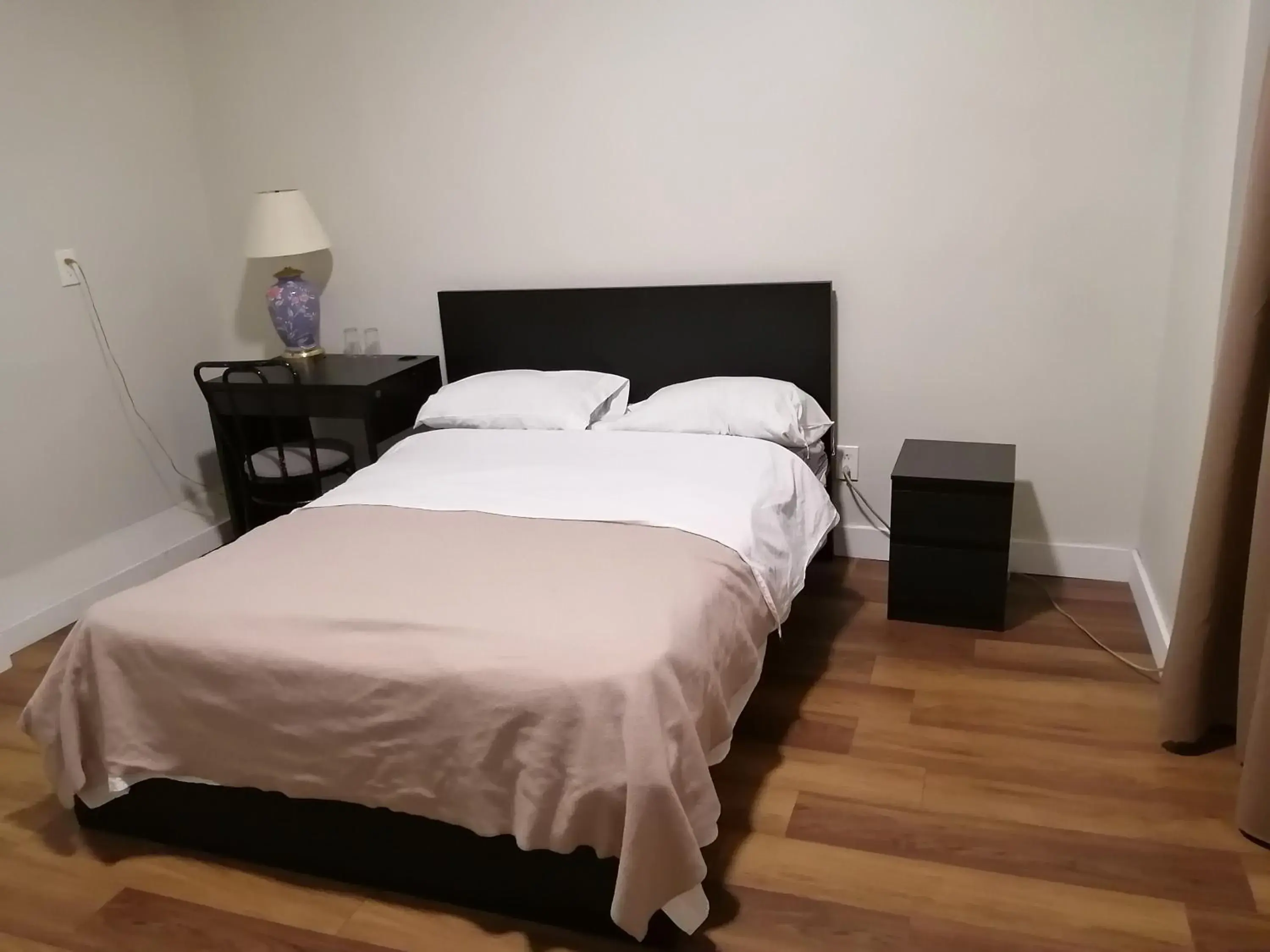 Bed in Hotel La Residence du Voyageur