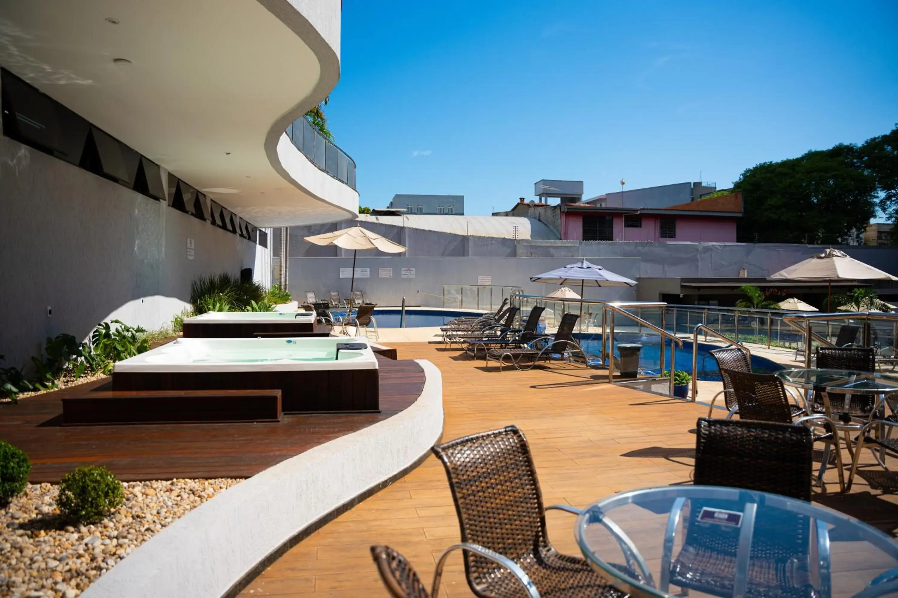 Hot Tub, Swimming Pool in Foz Plaza Hotel